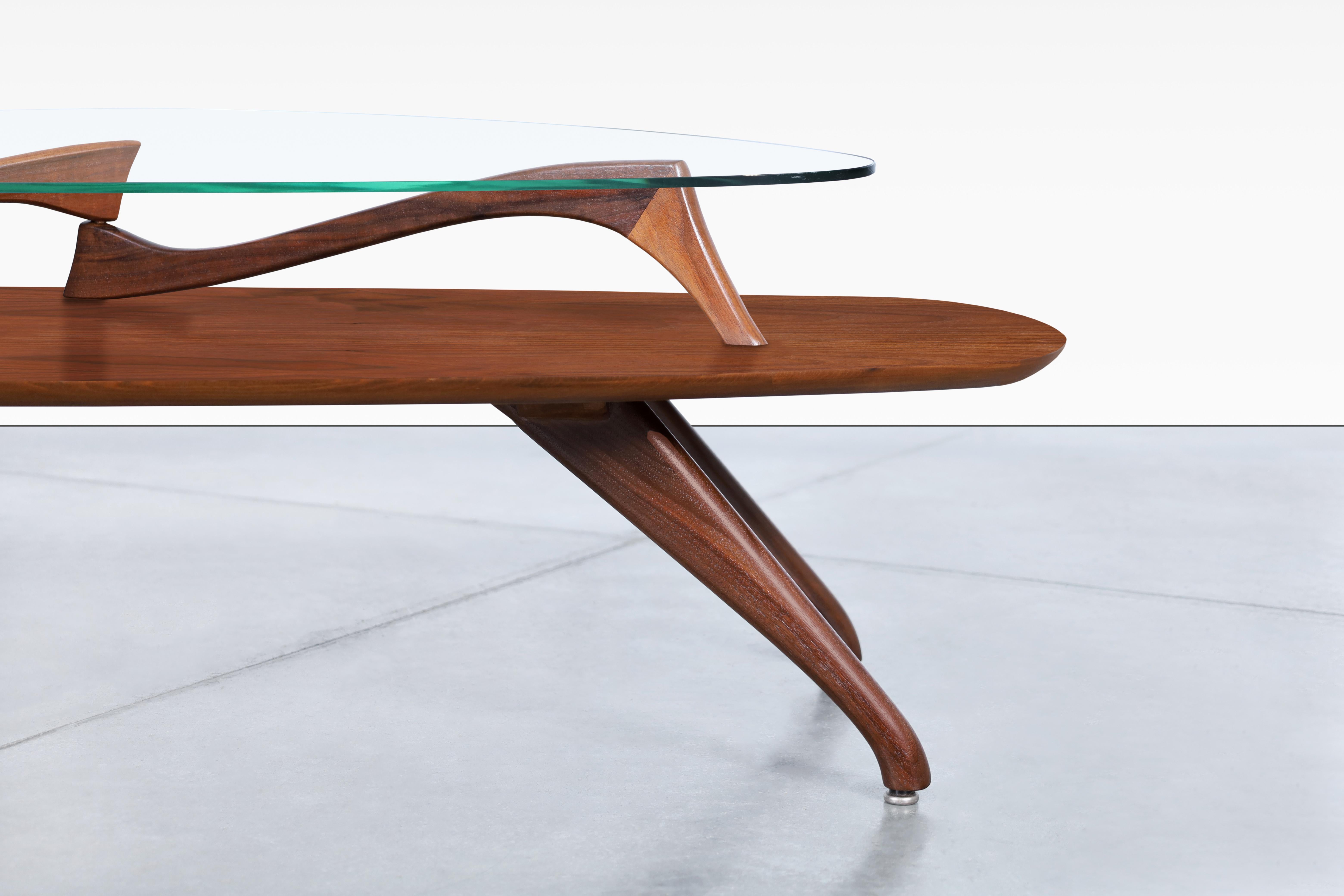Vintage Sculptural Walnut Coffee Table Styled After Vladimir Kagan In Good Condition For Sale In North Hollywood, CA