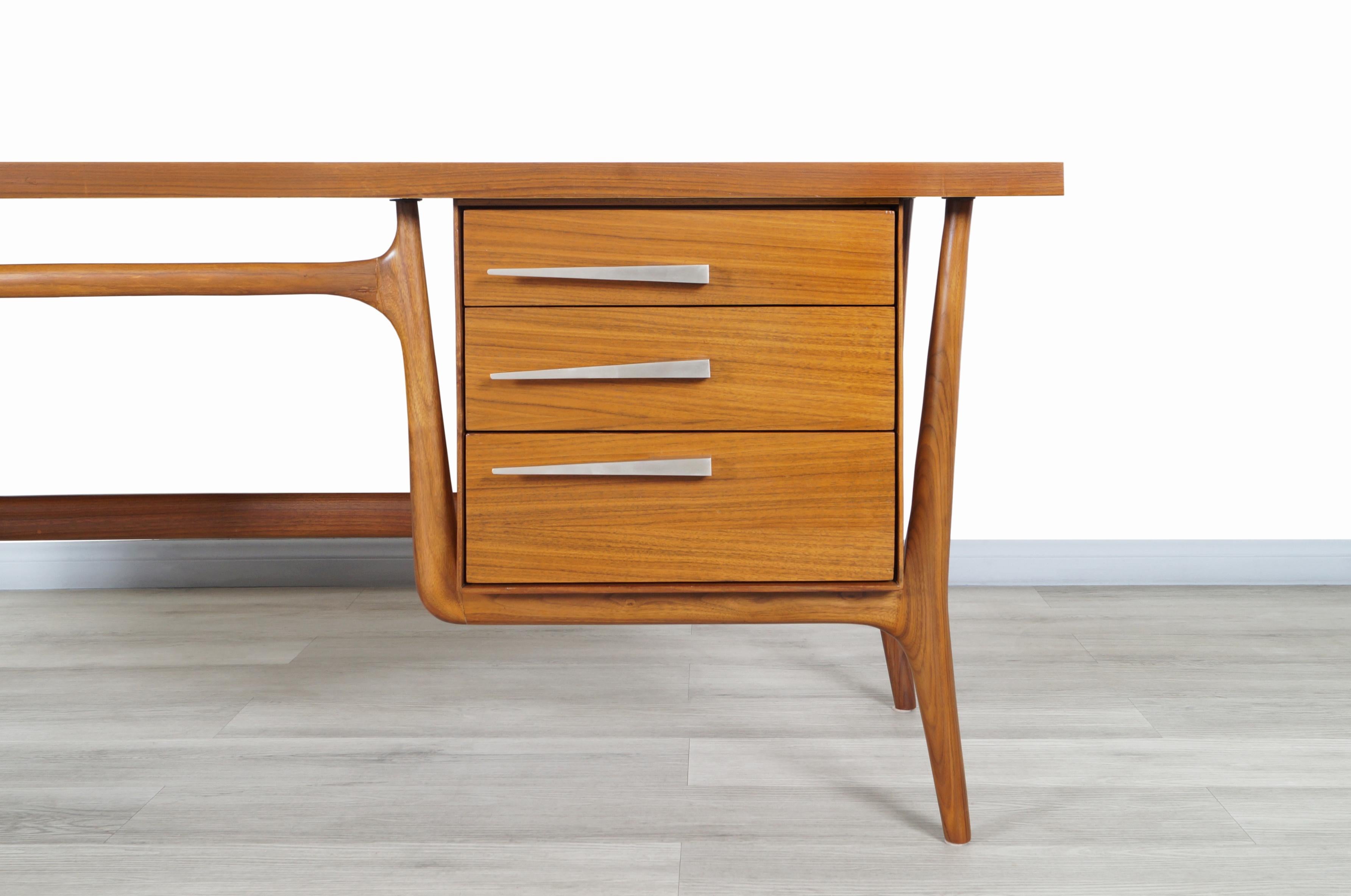 Vintage Sculptural Walnut Desk by Leopold Co. In Excellent Condition In North Hollywood, CA