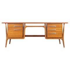 Bureau sculptural vintage en noyer par Leopold Co.