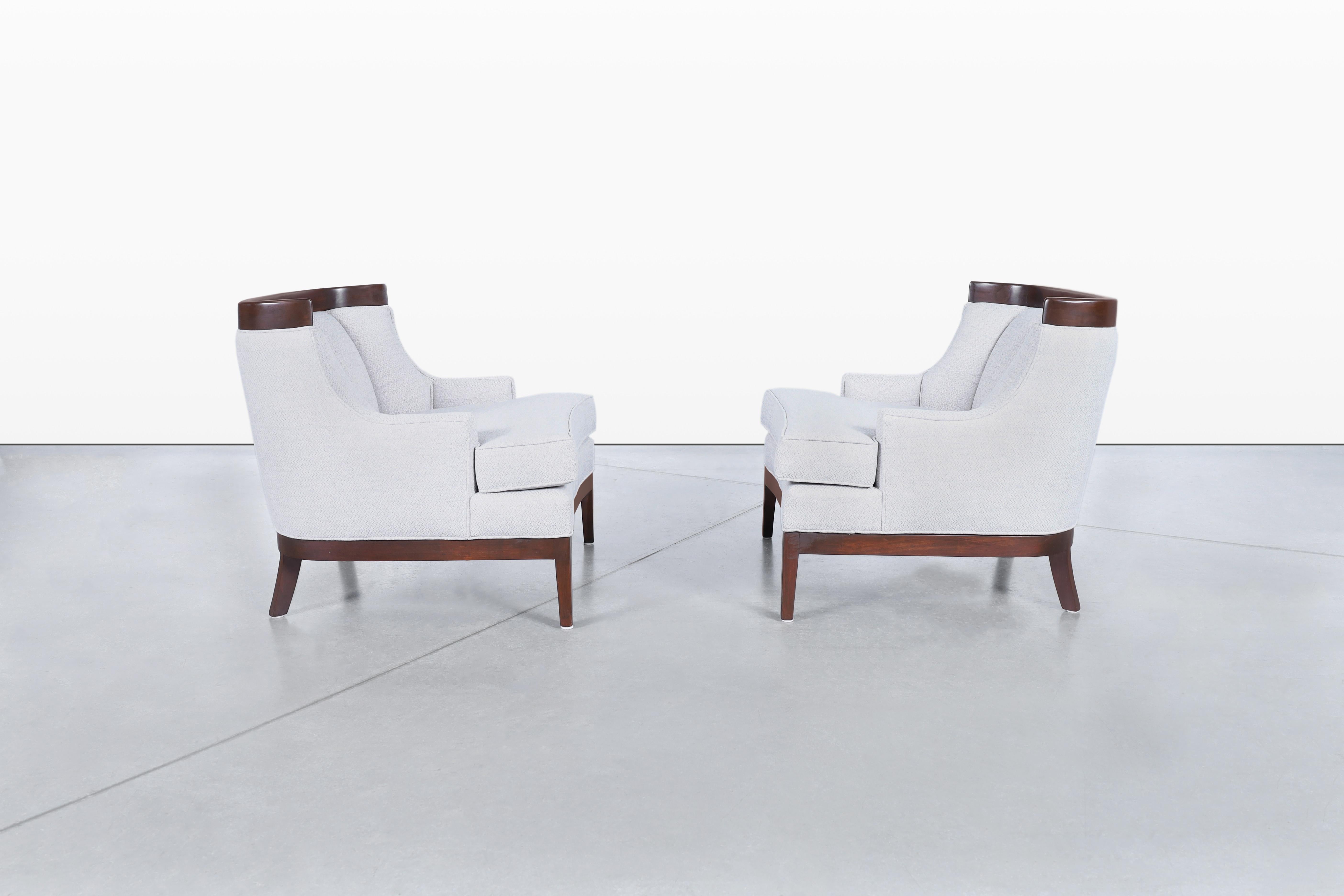 Américain Chaises longues vintage sculpturales en noyer à la manière d'Erwin Lambeth en vente