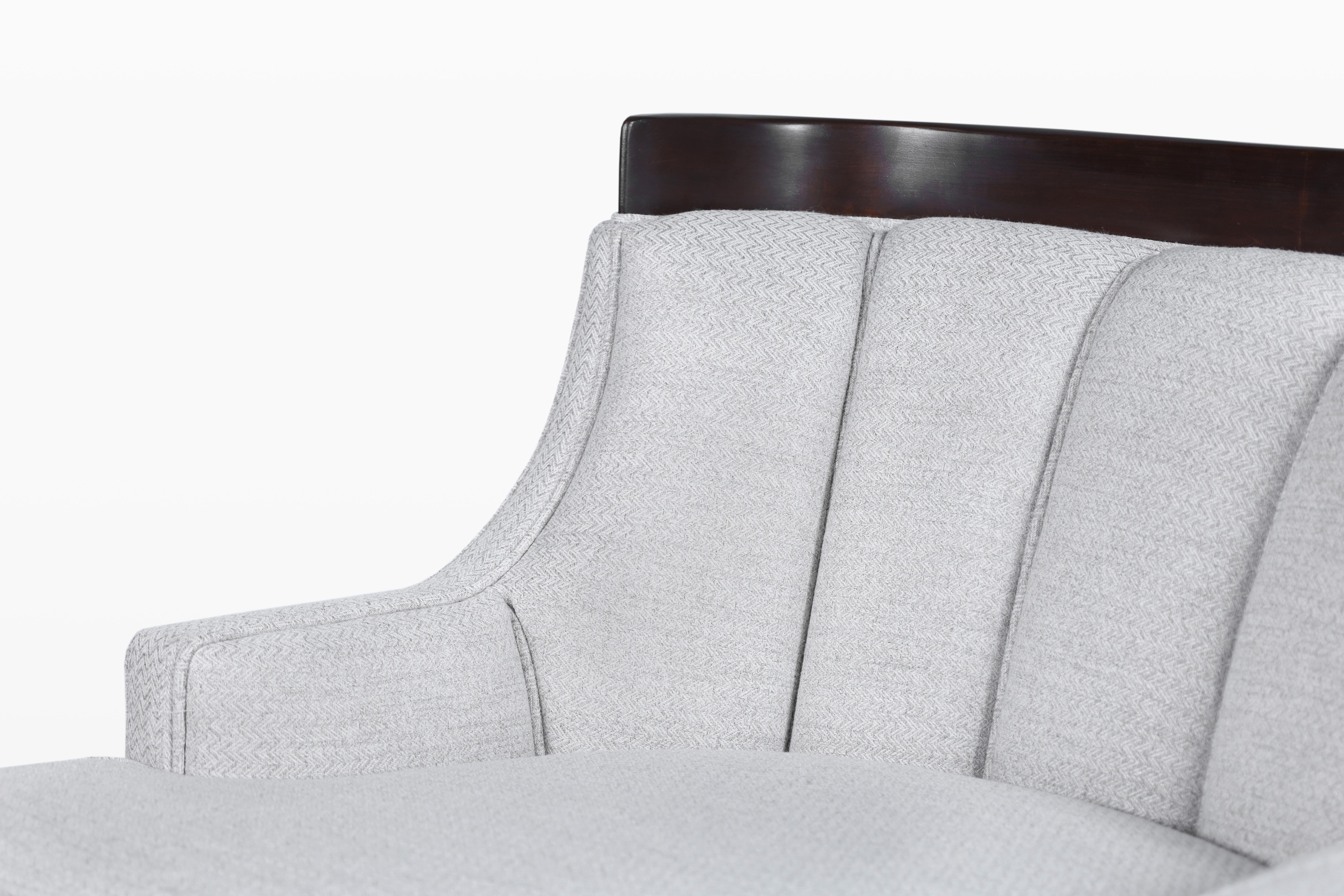 Tissu Chaises longues vintage sculpturales en noyer à la manière d'Erwin Lambeth en vente