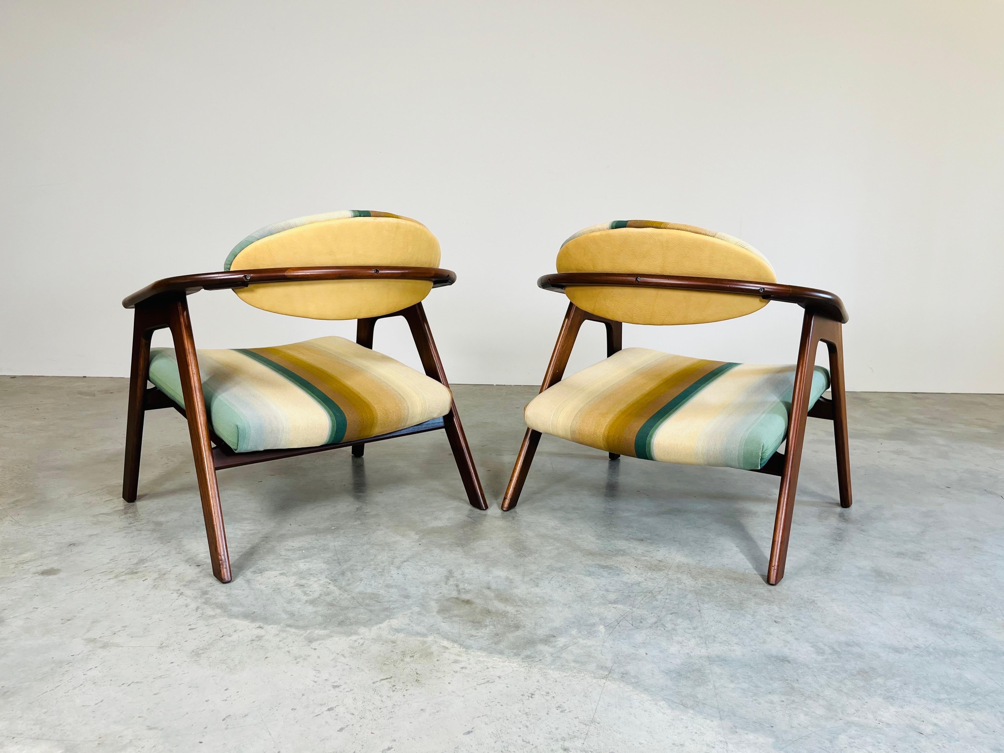 Mid-Century Modern Vintage Sculptural Walnut Pair Of Adrian Pearsall ‘Captains’ Chairs  For Sale