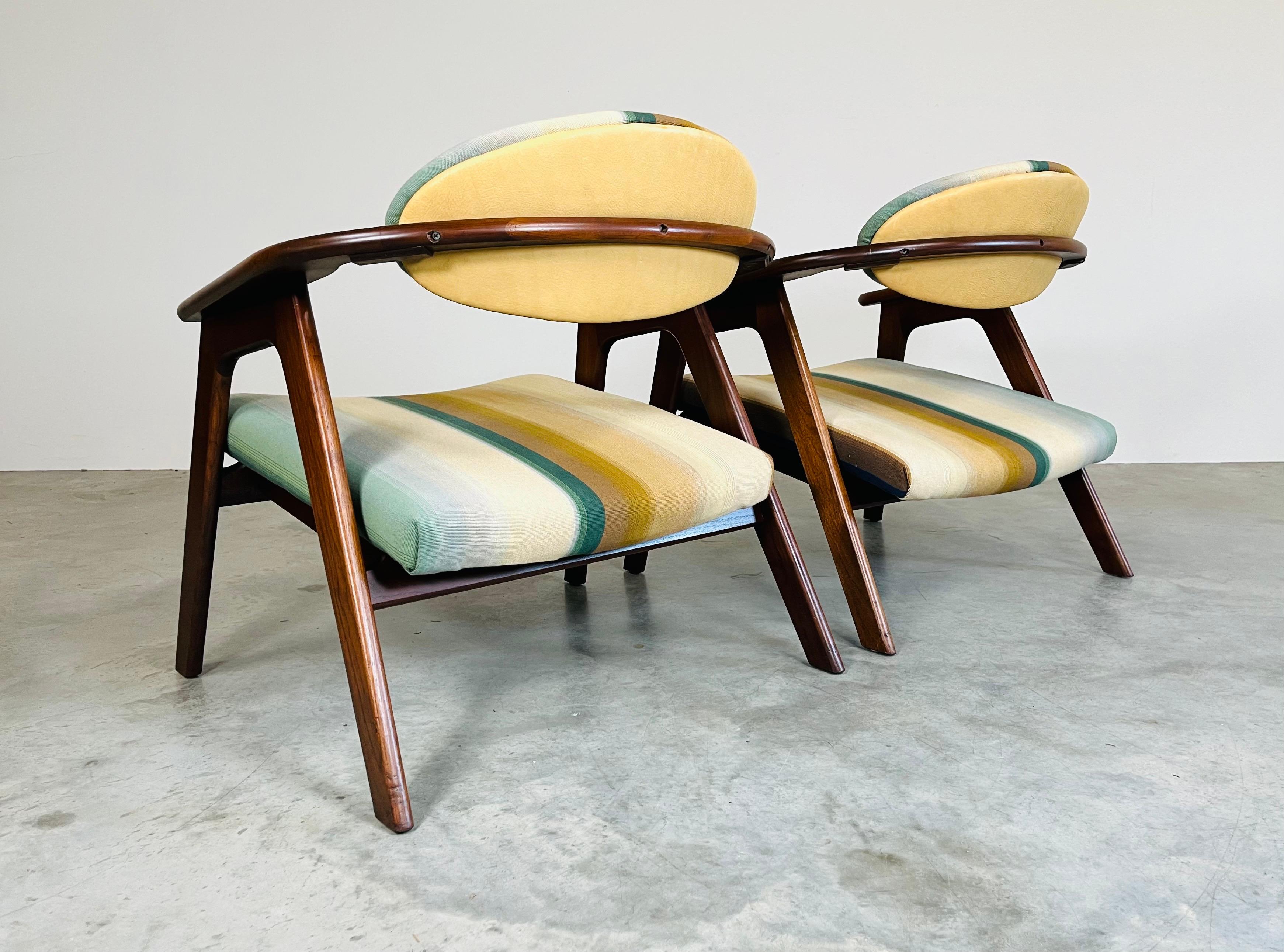 American Vintage Sculptural Walnut Pair Of Adrian Pearsall ‘Captains’ Chairs  For Sale