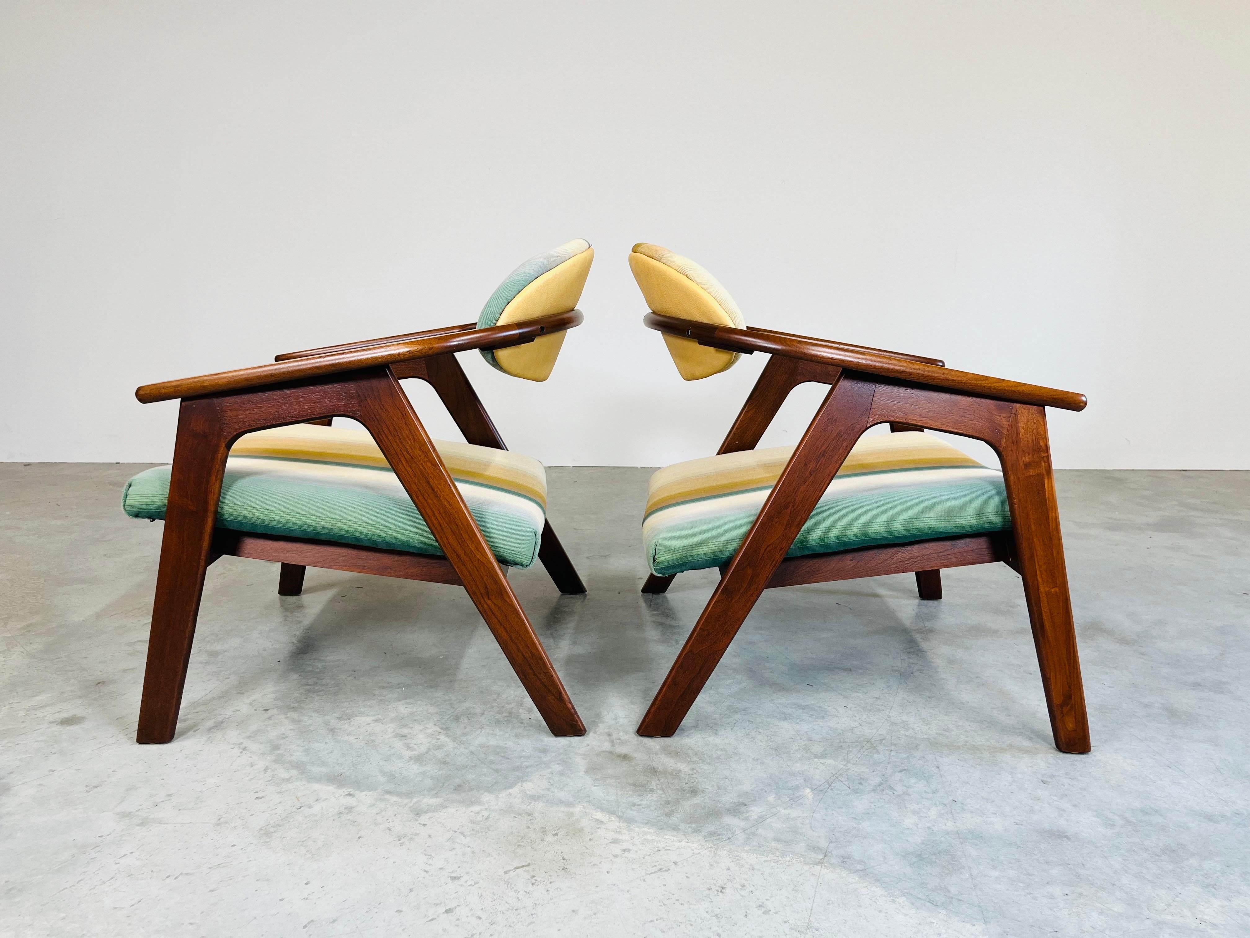 Vegetable Dyed Vintage Sculptural Walnut Pair Of Adrian Pearsall ‘Captains’ Chairs  For Sale