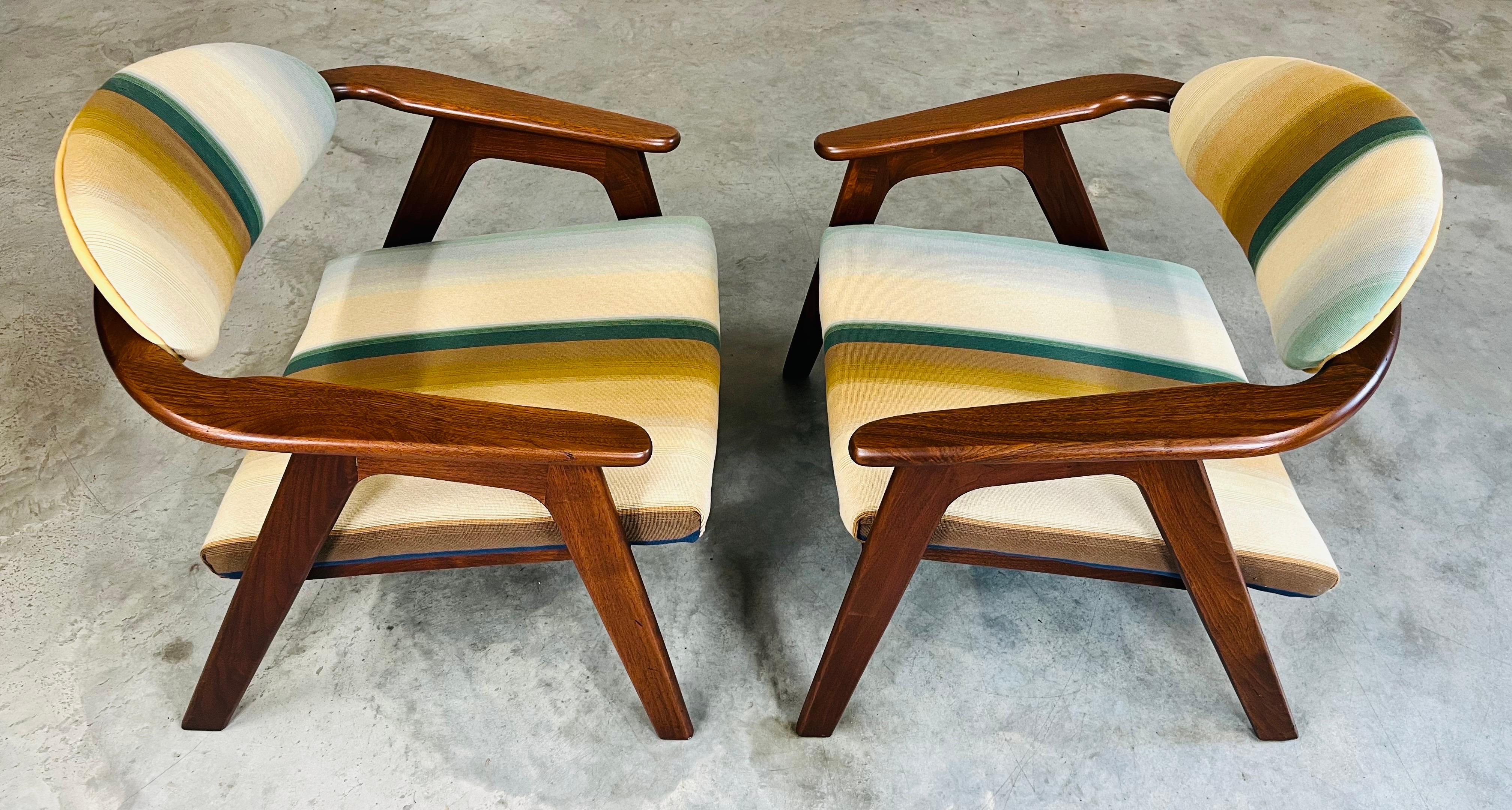 20th Century Vintage Sculptural Walnut Pair Of Adrian Pearsall ‘Captains’ Chairs  For Sale