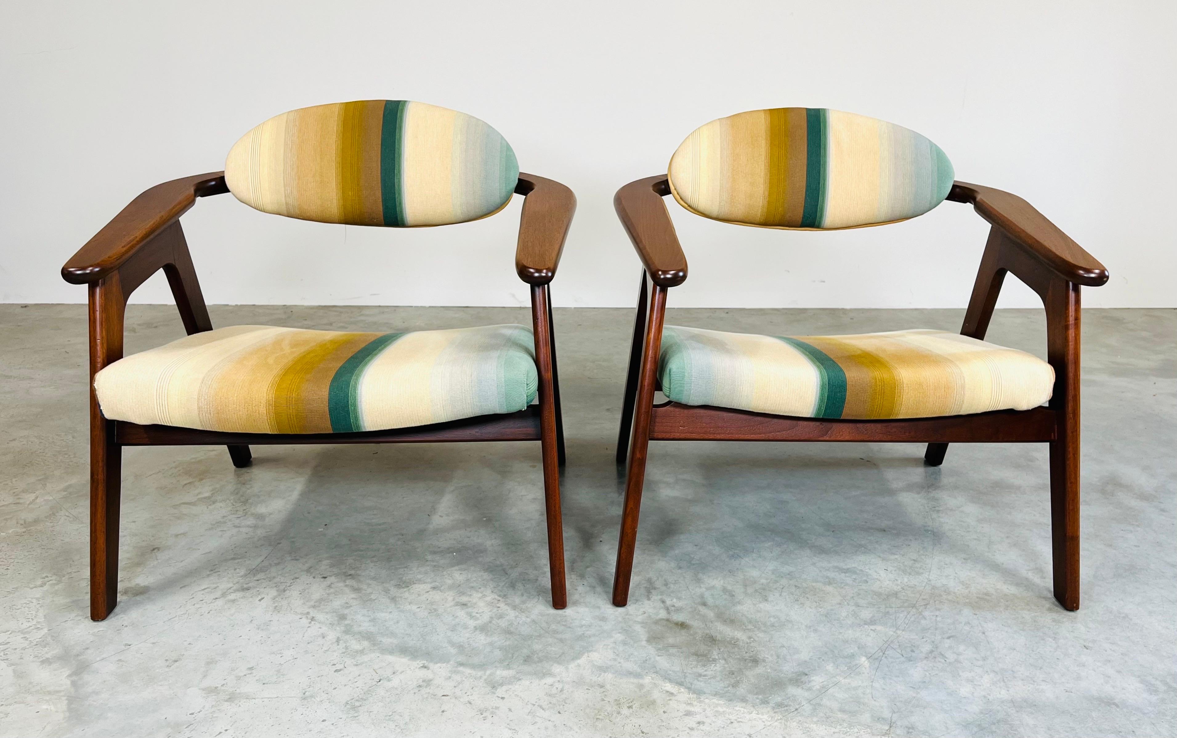 Leather Vintage Sculptural Walnut Pair Of Adrian Pearsall ‘Captains’ Chairs  For Sale