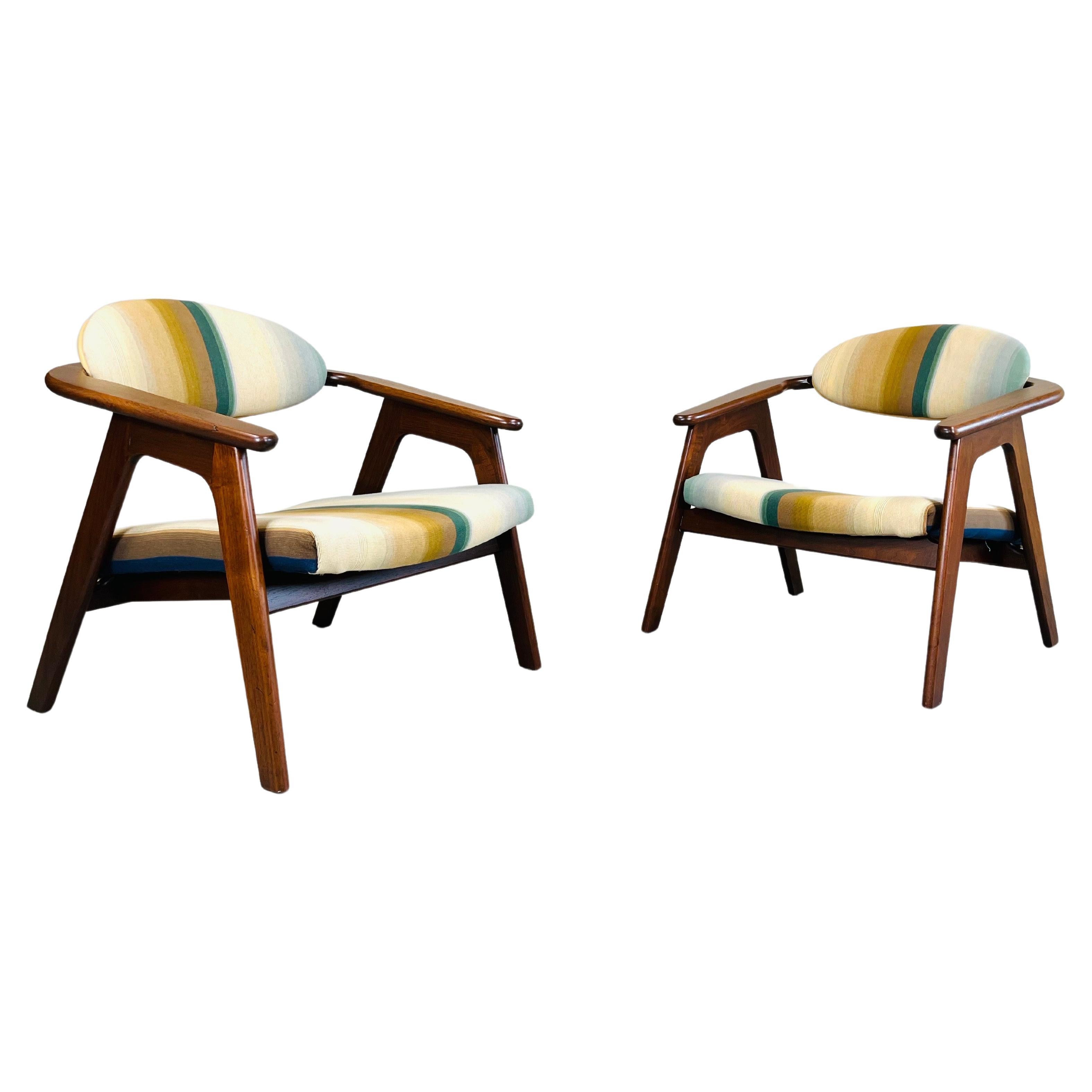 Vintage Sculptural Walnut Pair Of Adrian Pearsall ‘Captains’ Chairs  For Sale