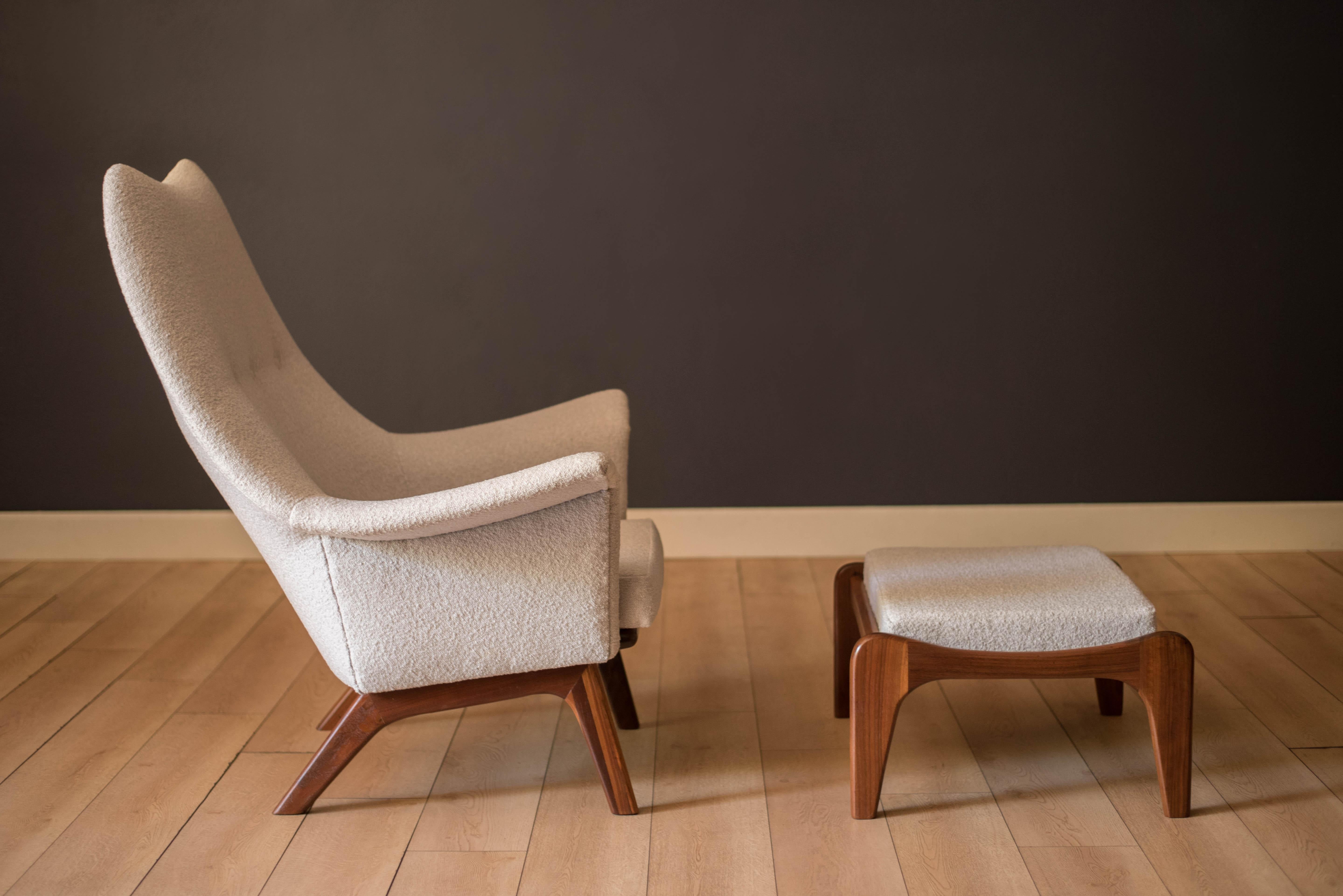 Mid-Century Modern Vintage Sculptural Walnut Wingback Lounge Chair and Ottoman by Adrian Pearsall en vente