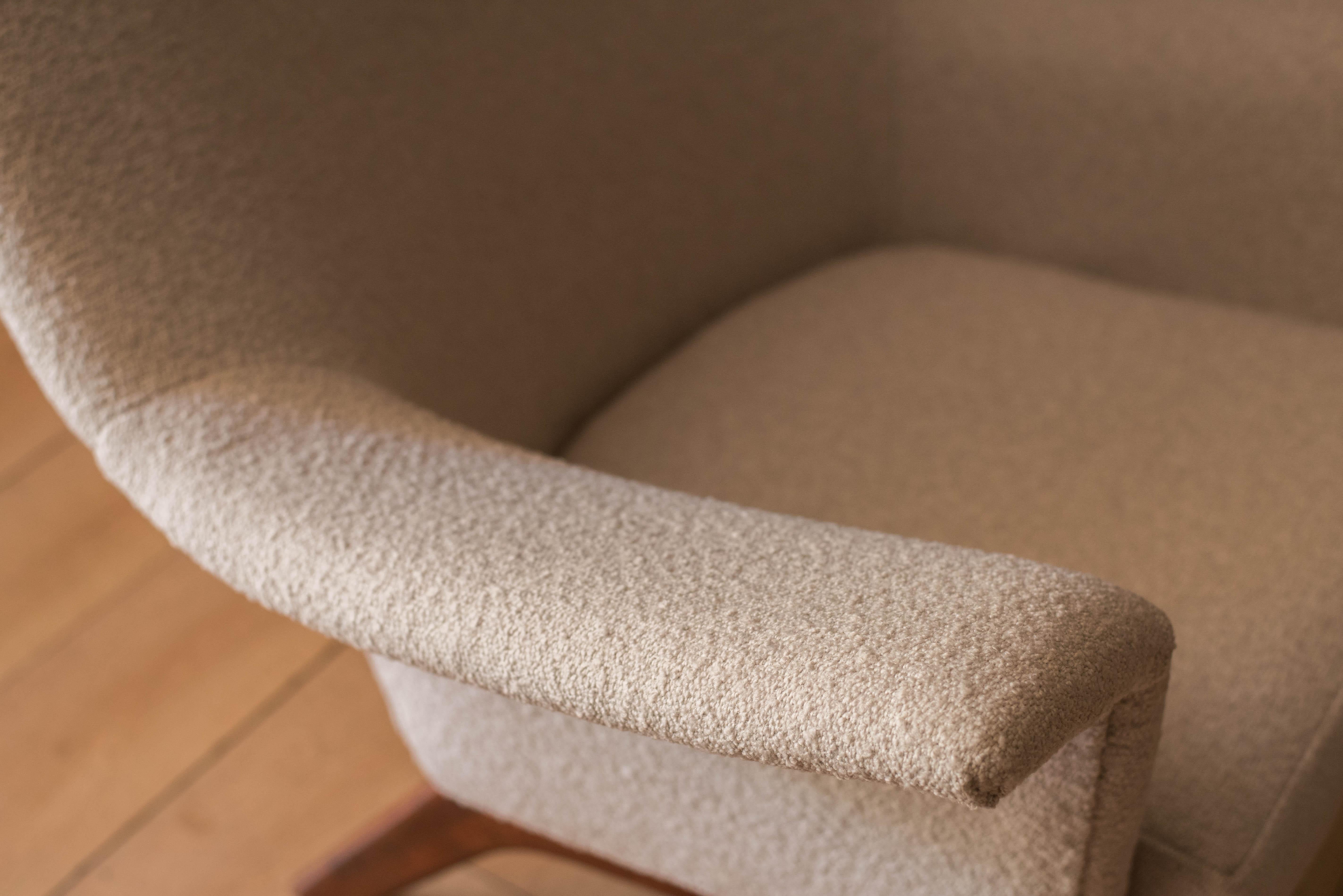Vintage Sculptural Walnut Wingback Lounge Chair and Ottoman by Adrian Pearsall Bon état - En vente à San Jose, CA
