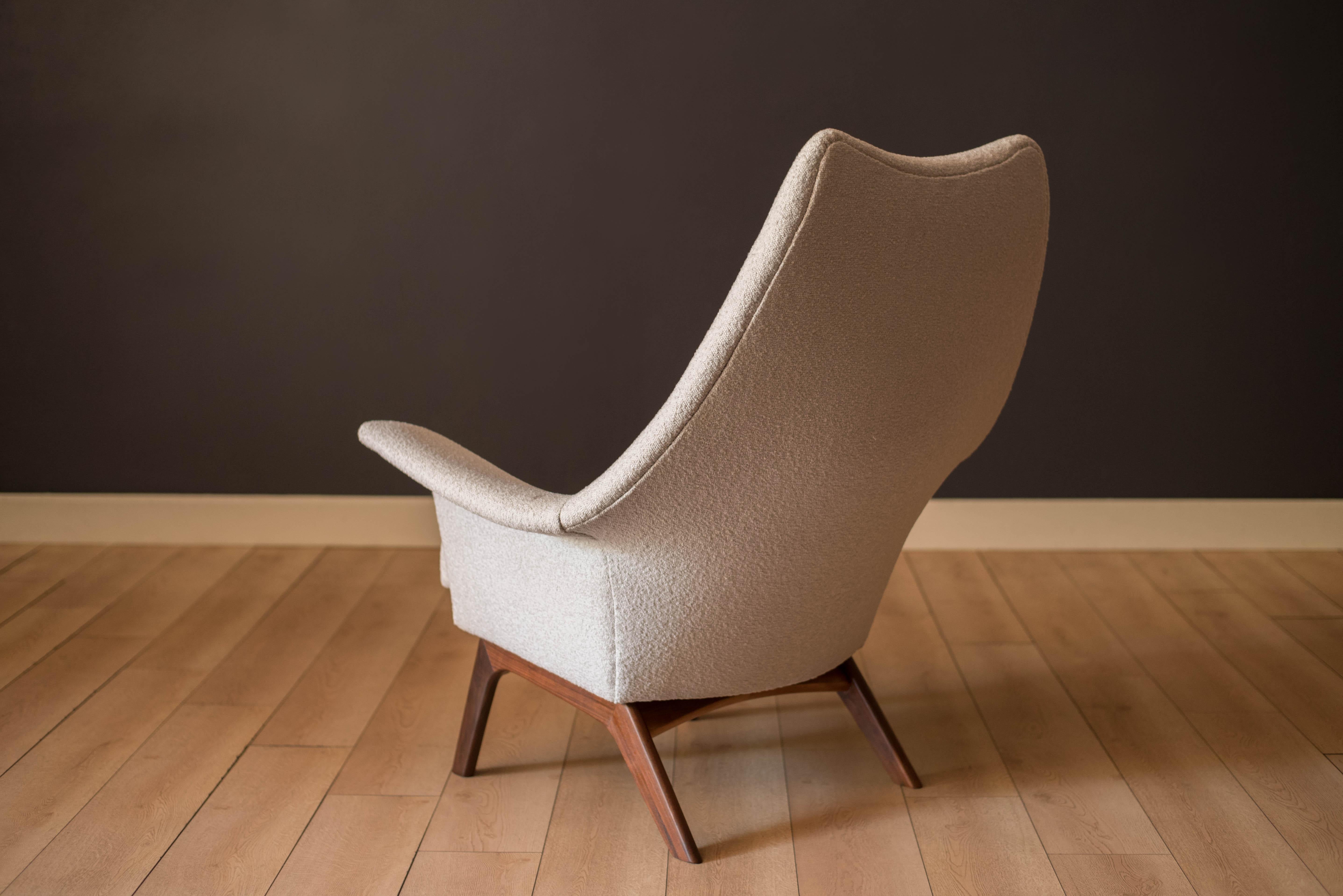 Milieu du XXe siècle Vintage Sculptural Walnut Wingback Lounge Chair and Ottoman by Adrian Pearsall en vente