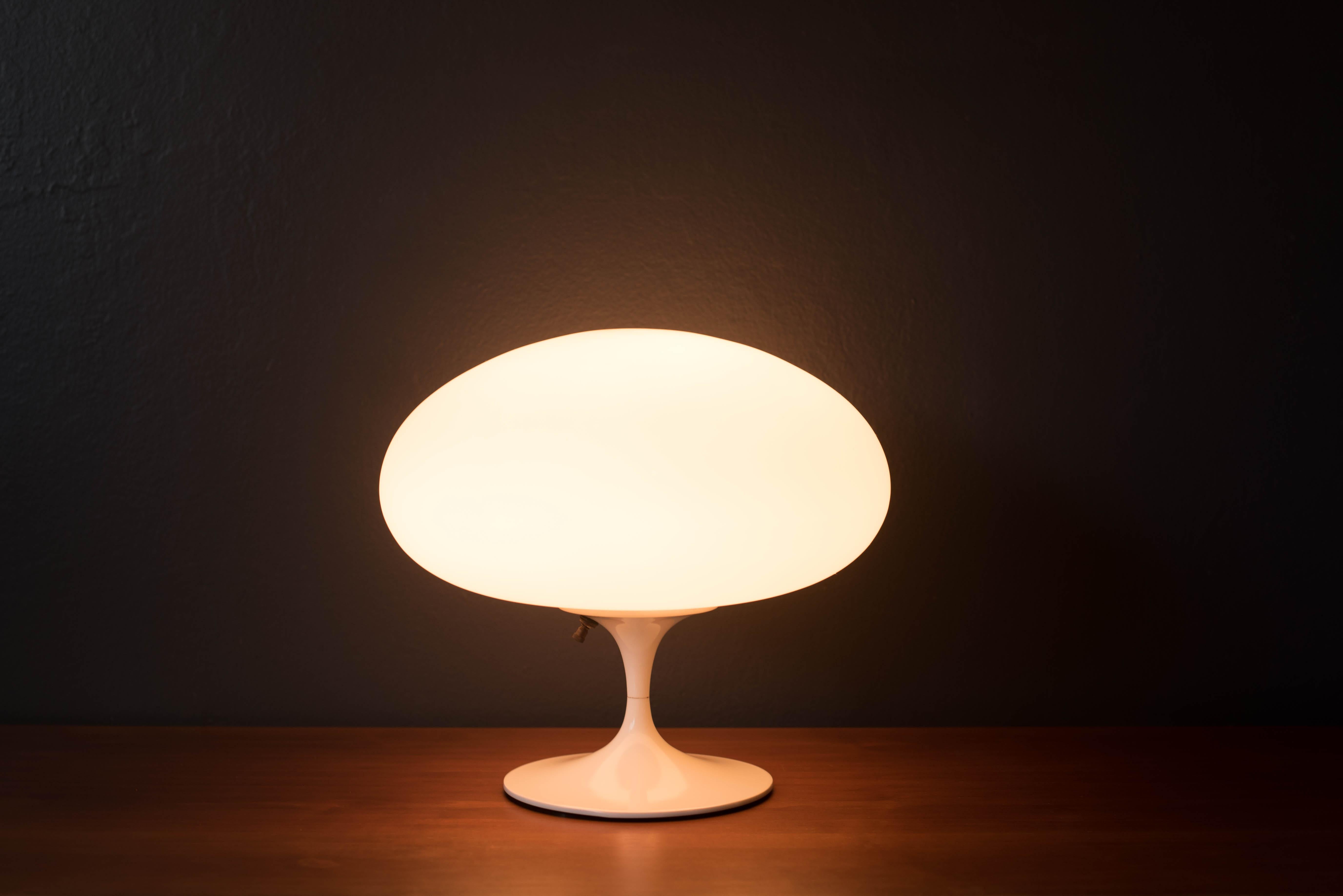 American Vintage Sculptural White Mushroom Accent Table Lamp by Laurel For Sale