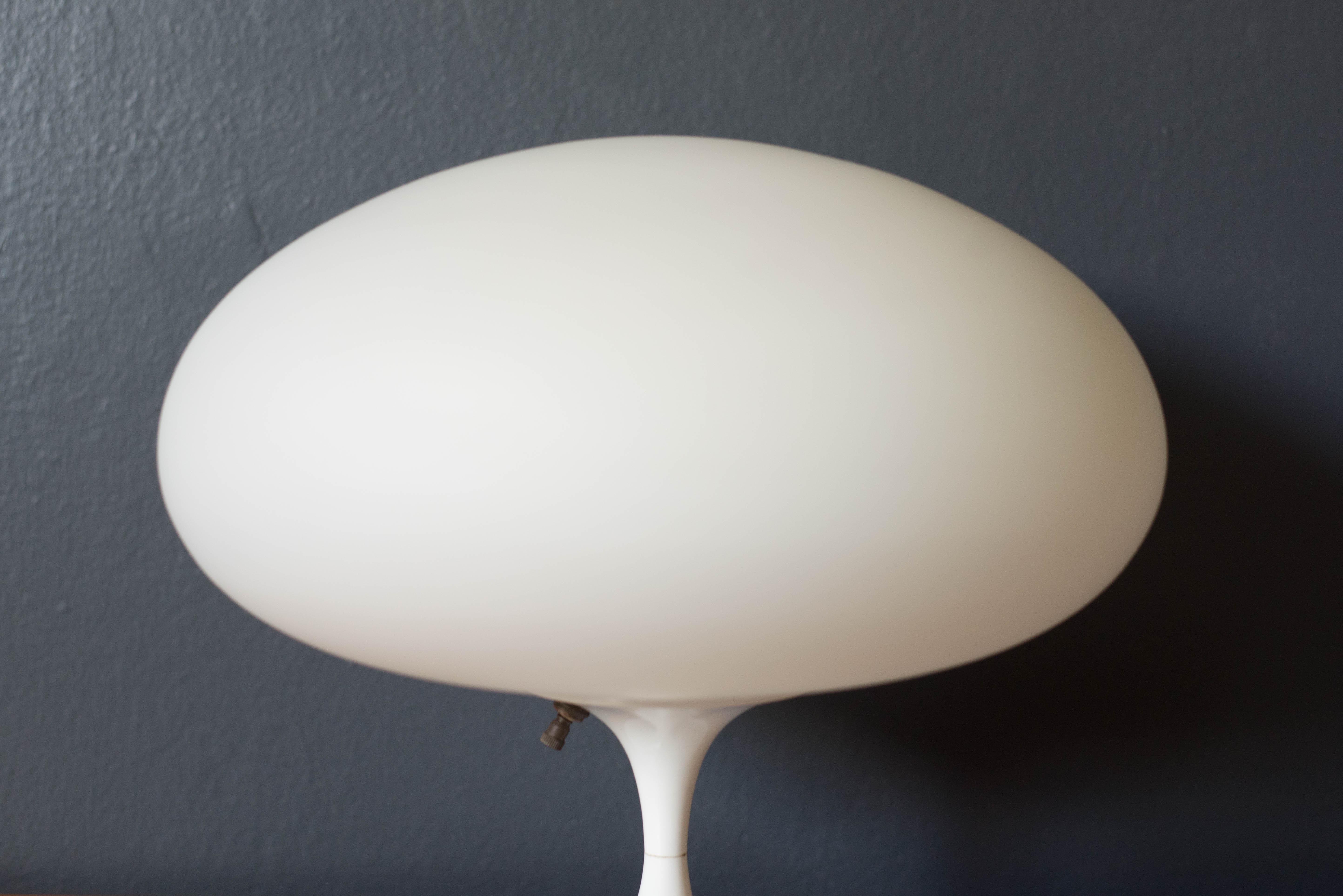 Mid-20th Century Vintage Sculptural White Mushroom Accent Table Lamp by Laurel For Sale