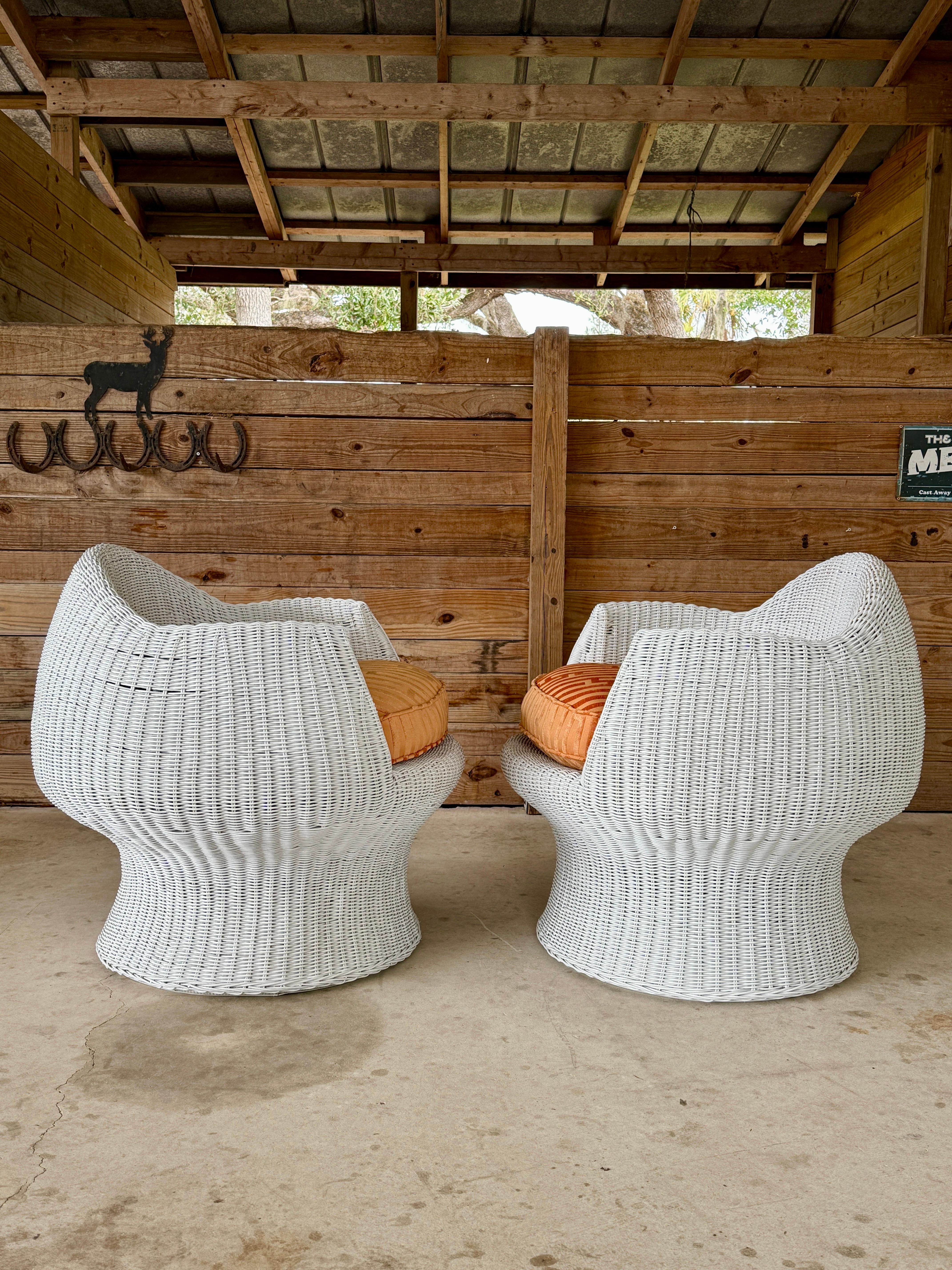 Vintage Sculptural Wicker Barrel Egg Pod Chairs in the Manner of Eero Aarnio 4