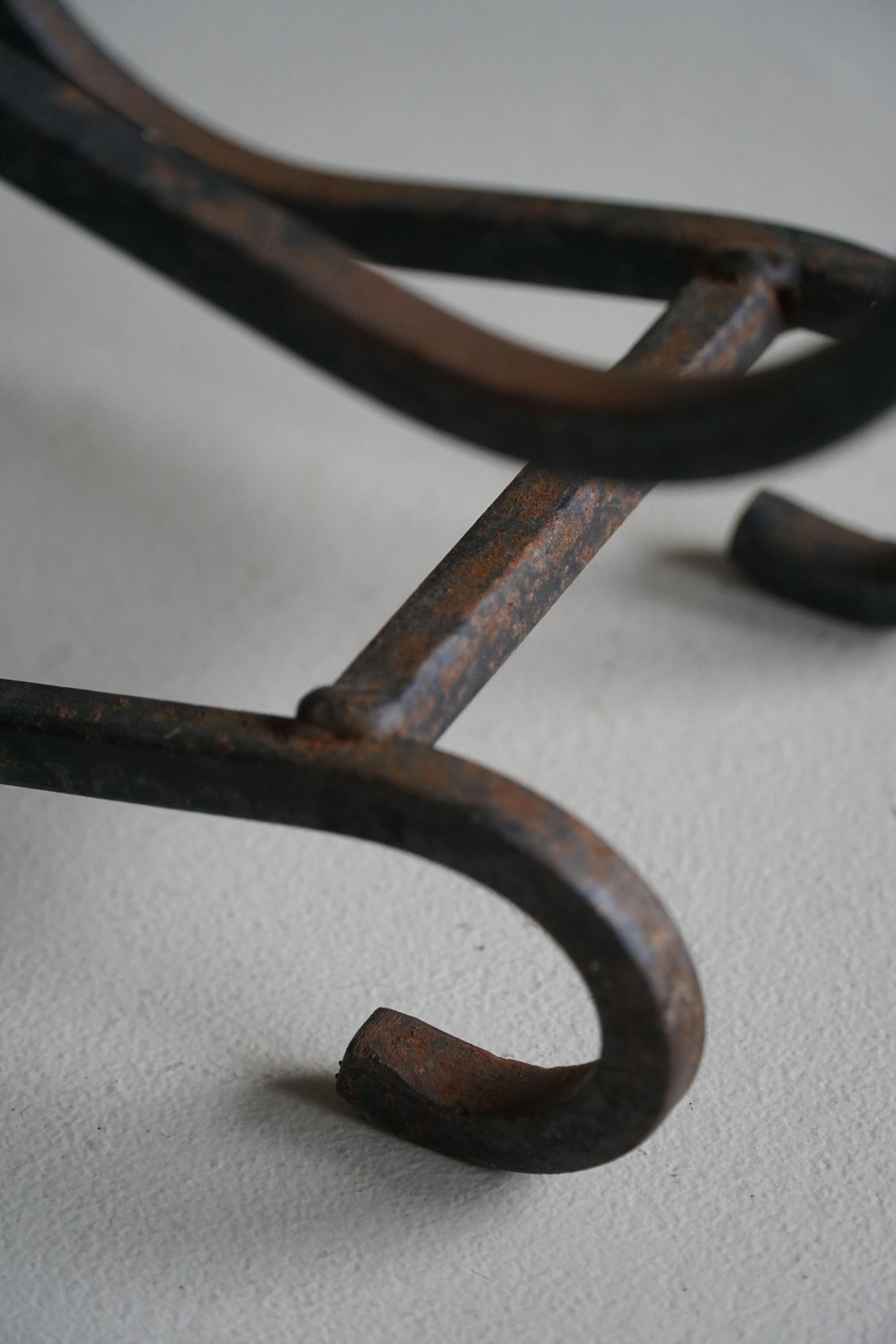 Vintage Sculptural Wine / Magazine Rack in Cast Iron, French Art Deco, 1930s For Sale 3