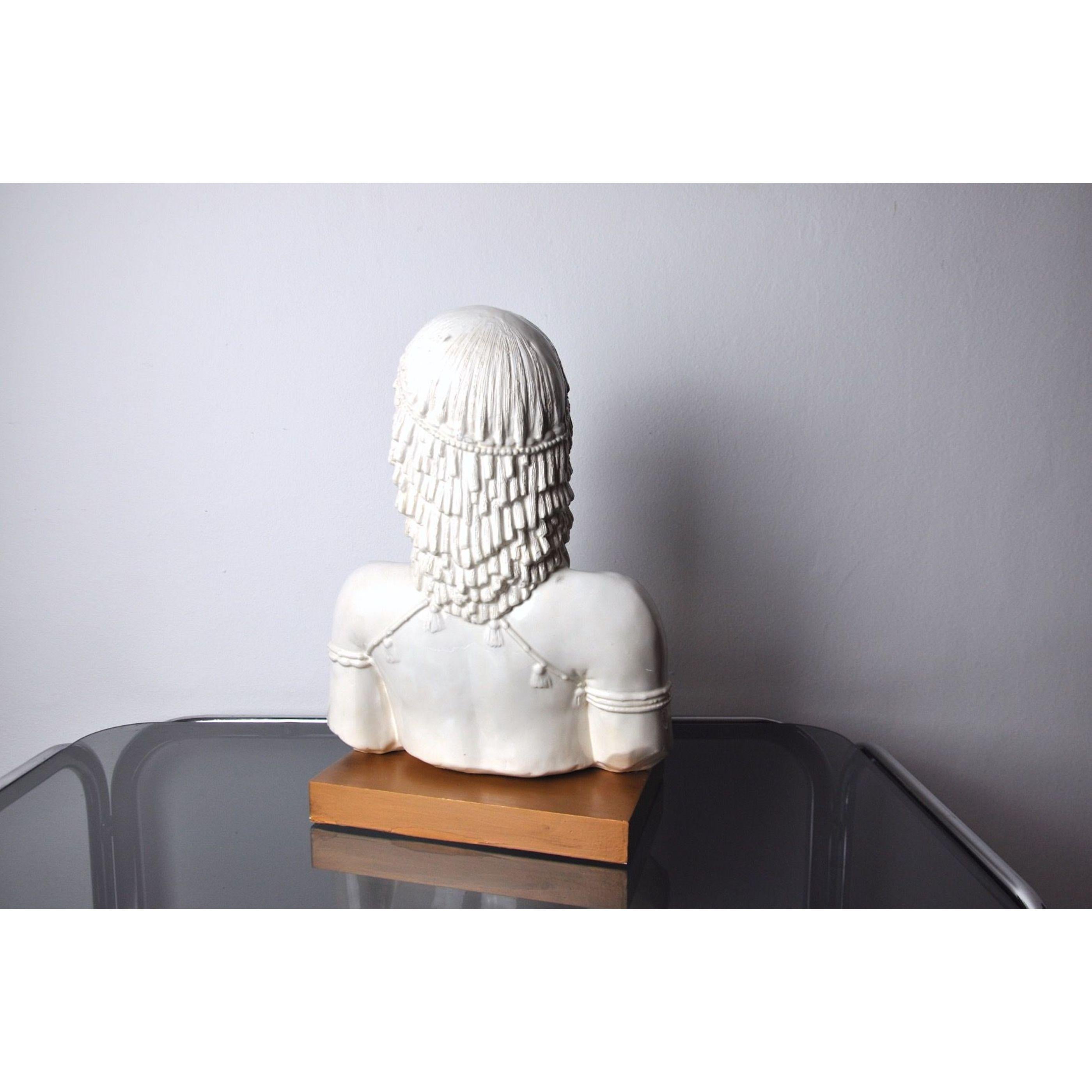 Vintage Sculpture of a White Ceramic Aboriginal Woman Bust, Italy 1970 In Good Condition For Sale In BARCELONA, ES