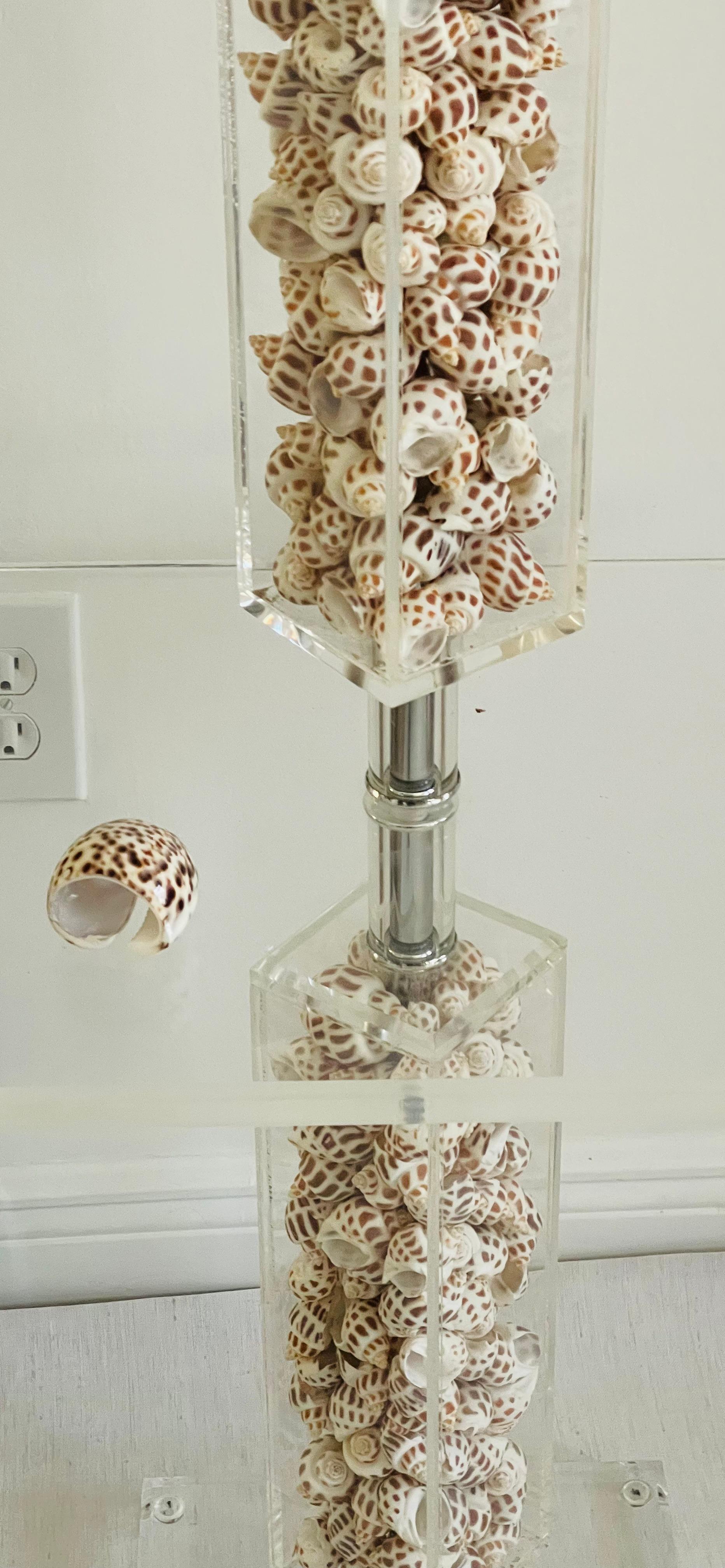Lámpara de pie Vintage Sea Shell Lucite Karl Springer Style en venta 3