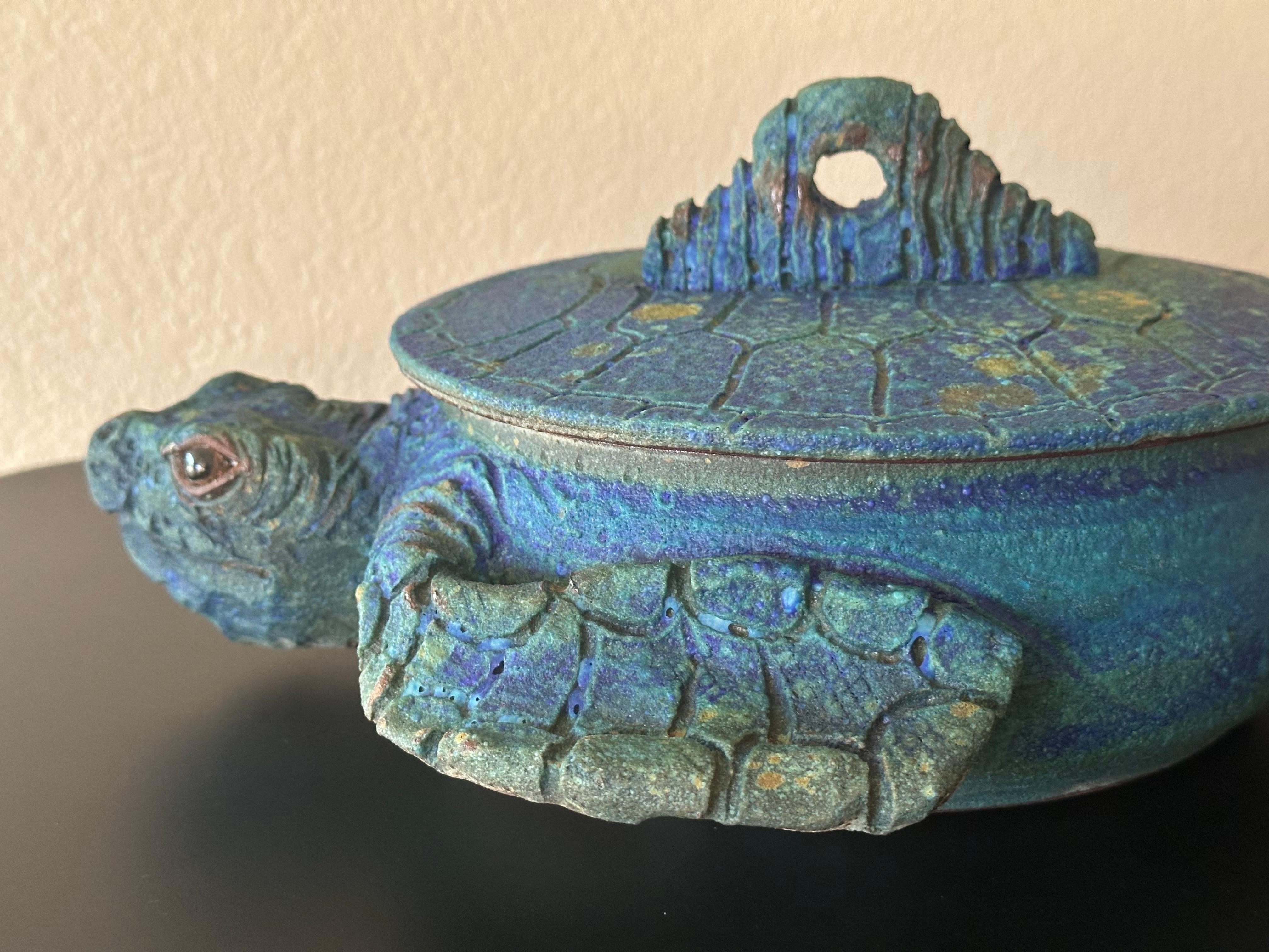 Vintage Sea Turtle-Shaped Covered Casserole Serving Bowl by Clay City Pottery (en anglais seulement) en vente 4