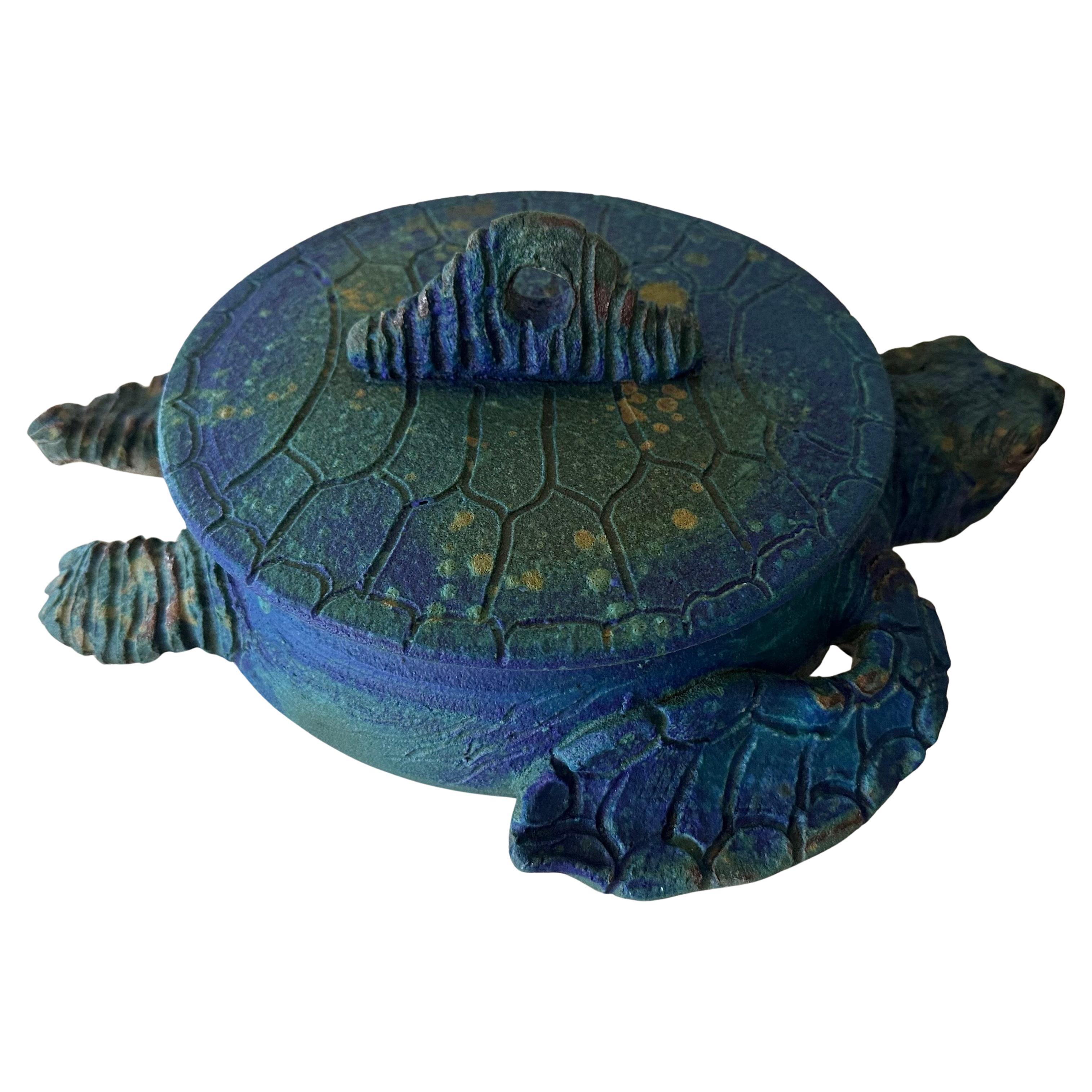 20ième siècle Vintage Sea Turtle-Shaped Covered Casserole Serving Bowl by Clay City Pottery (en anglais seulement) en vente