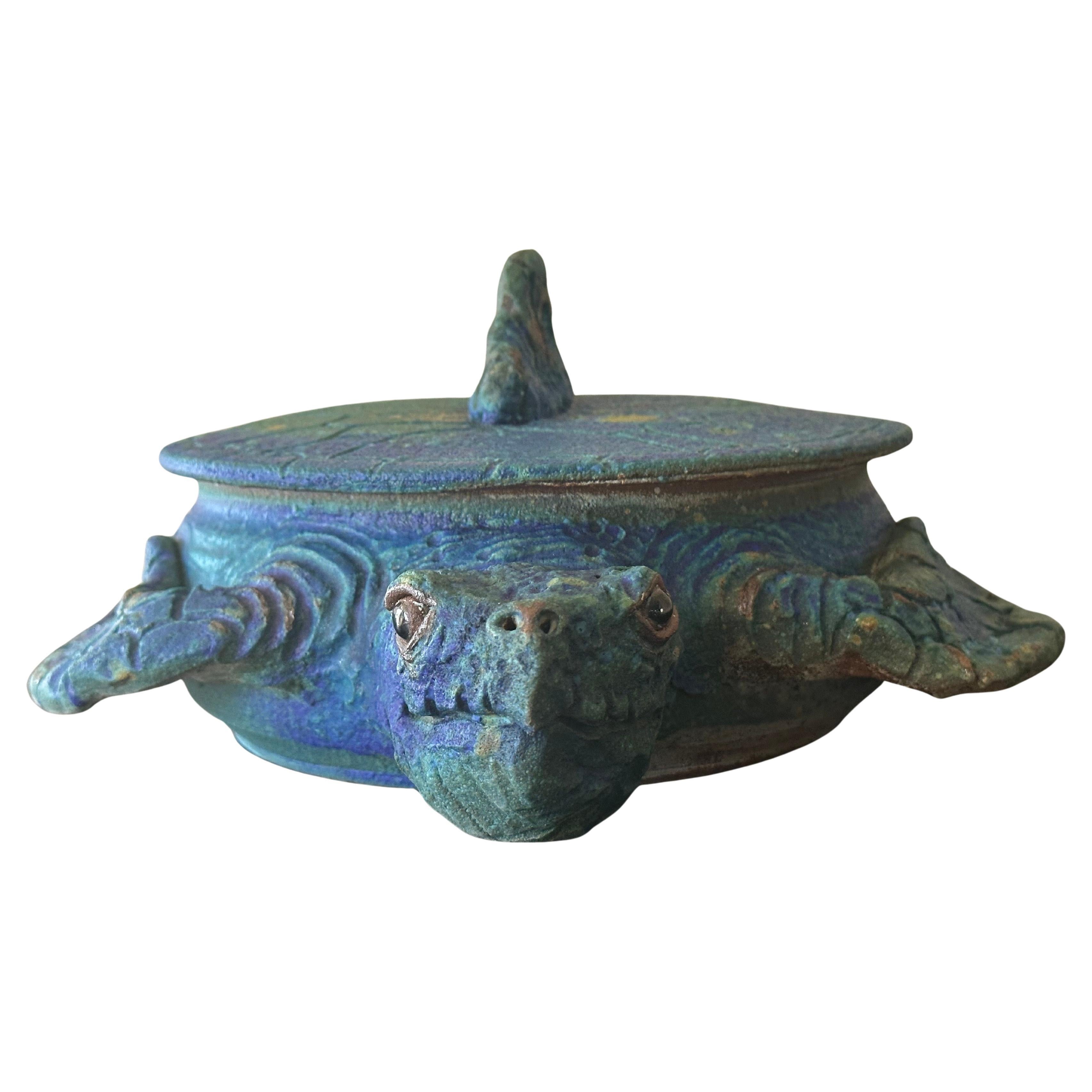 Grès Vintage Sea Turtle-Shaped Covered Casserole Serving Bowl by Clay City Pottery (en anglais seulement) en vente