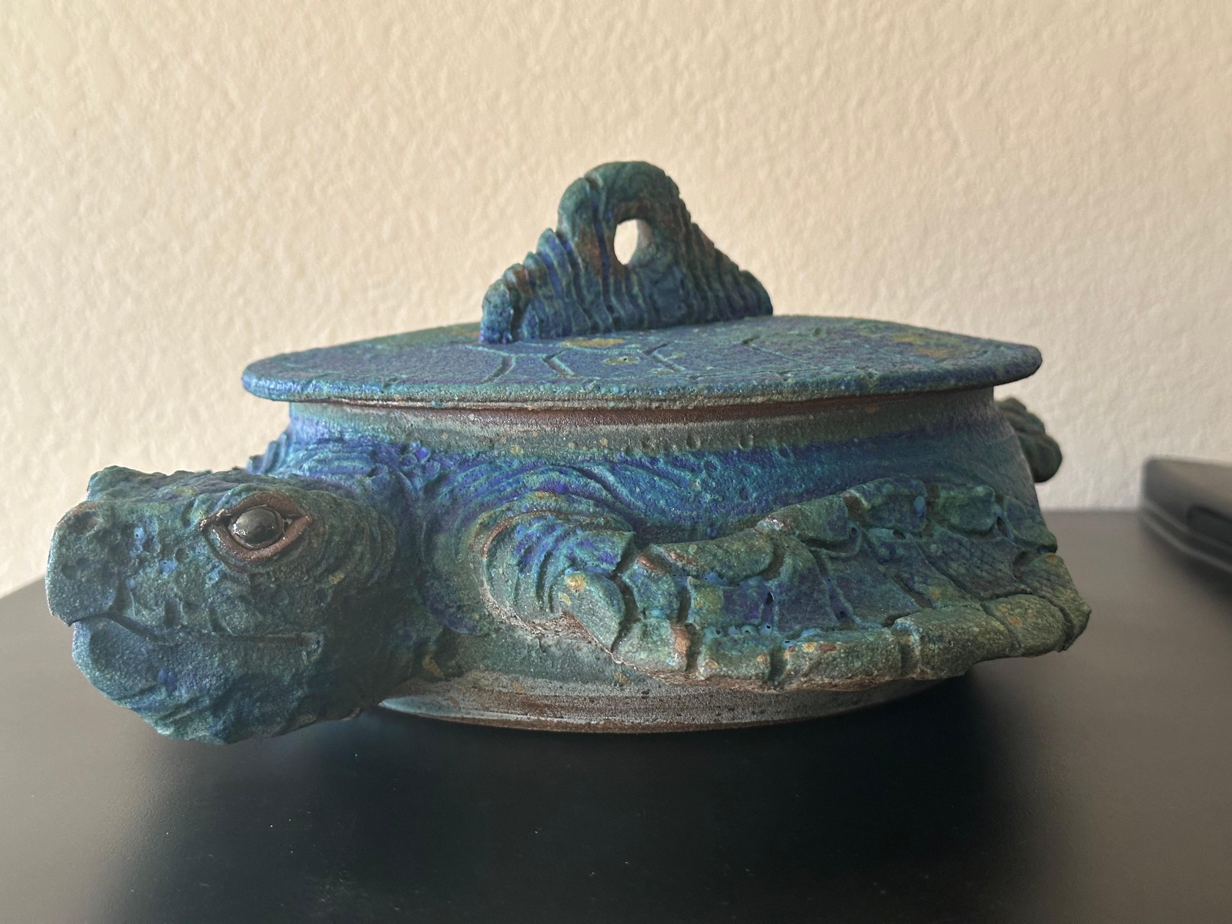 Vintage Sea Turtle-Shaped Covered Casserole Serving Bowl by Clay City Pottery (en anglais seulement) en vente 2