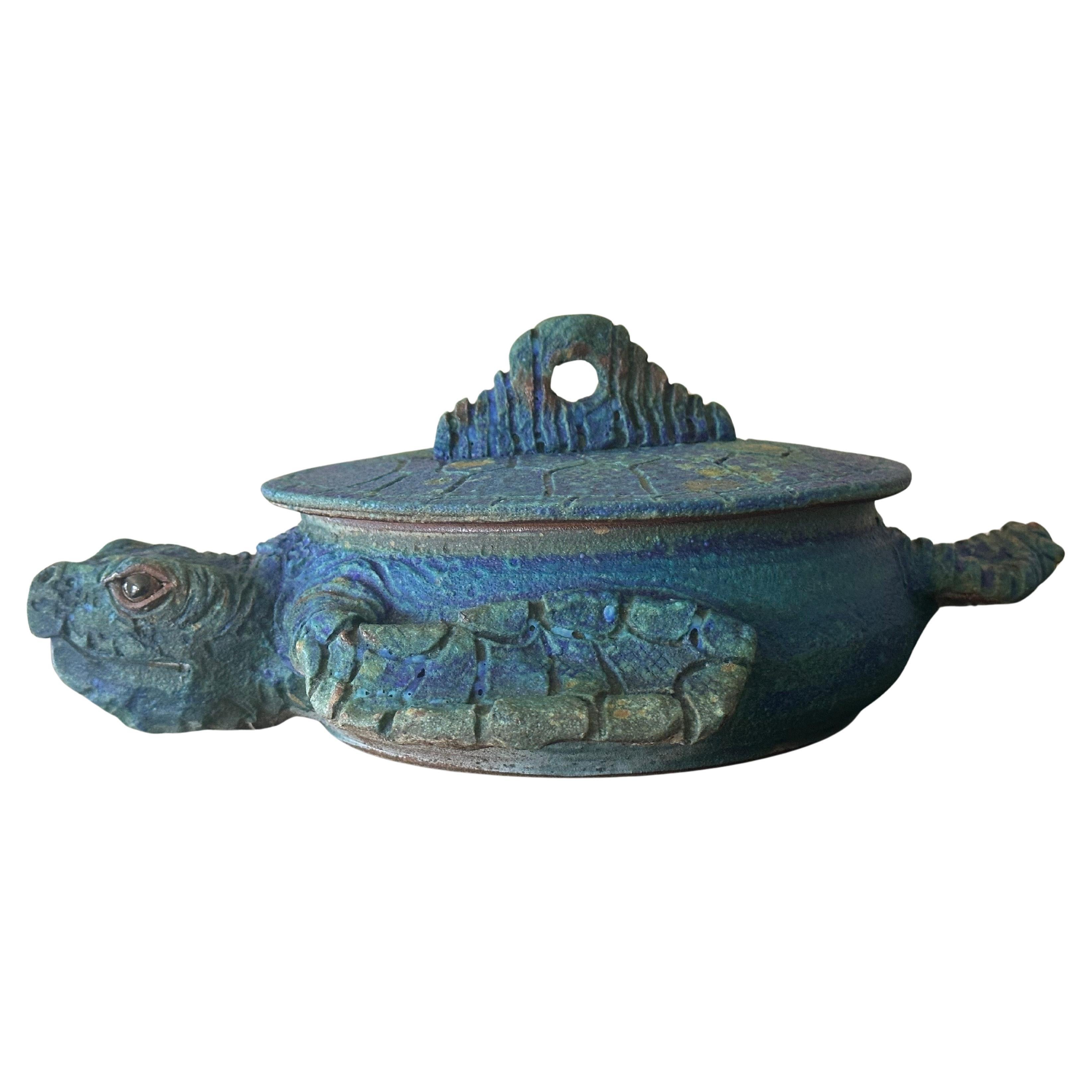 Vintage Sea Turtle-Shaped Covered Casserole Serving Bowl by Clay City Pottery (en anglais seulement) en vente