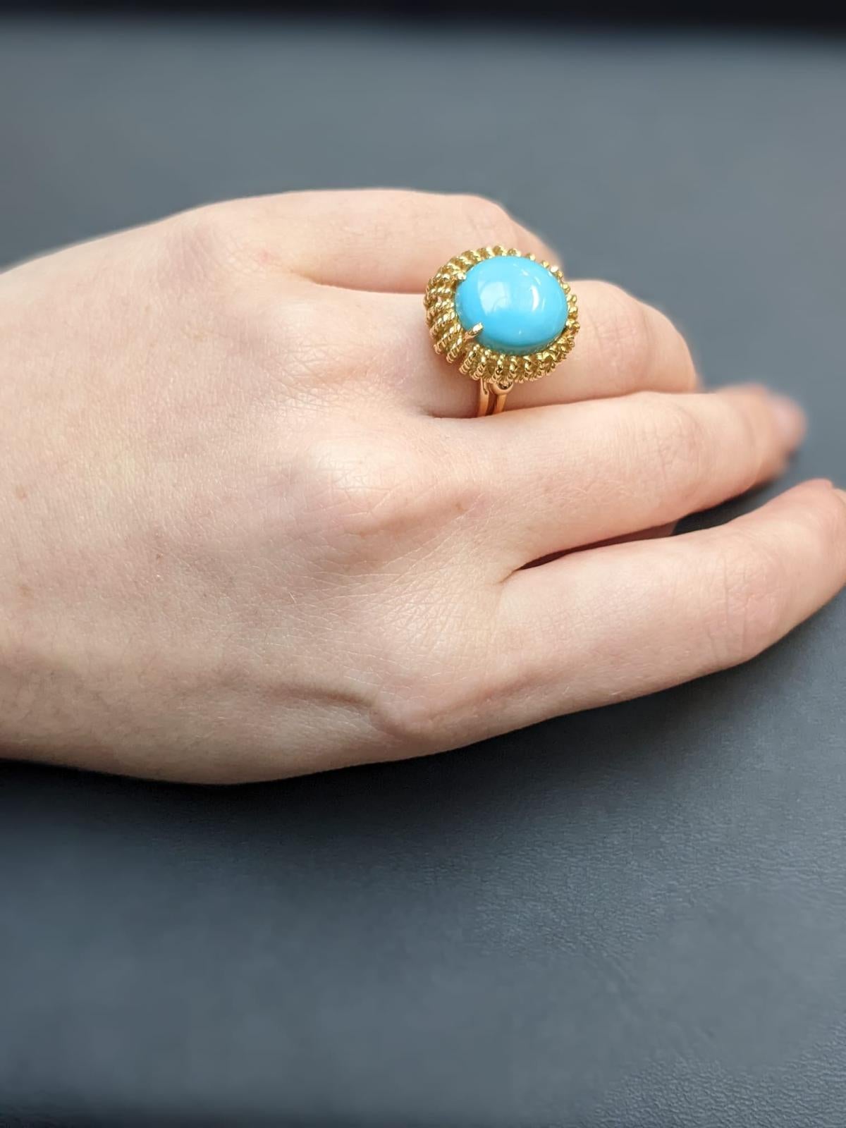 Modern Vintage Sea Urchin Shaped Turquoise Cabochon 18 Carat Yellow Gold Ring For Sale