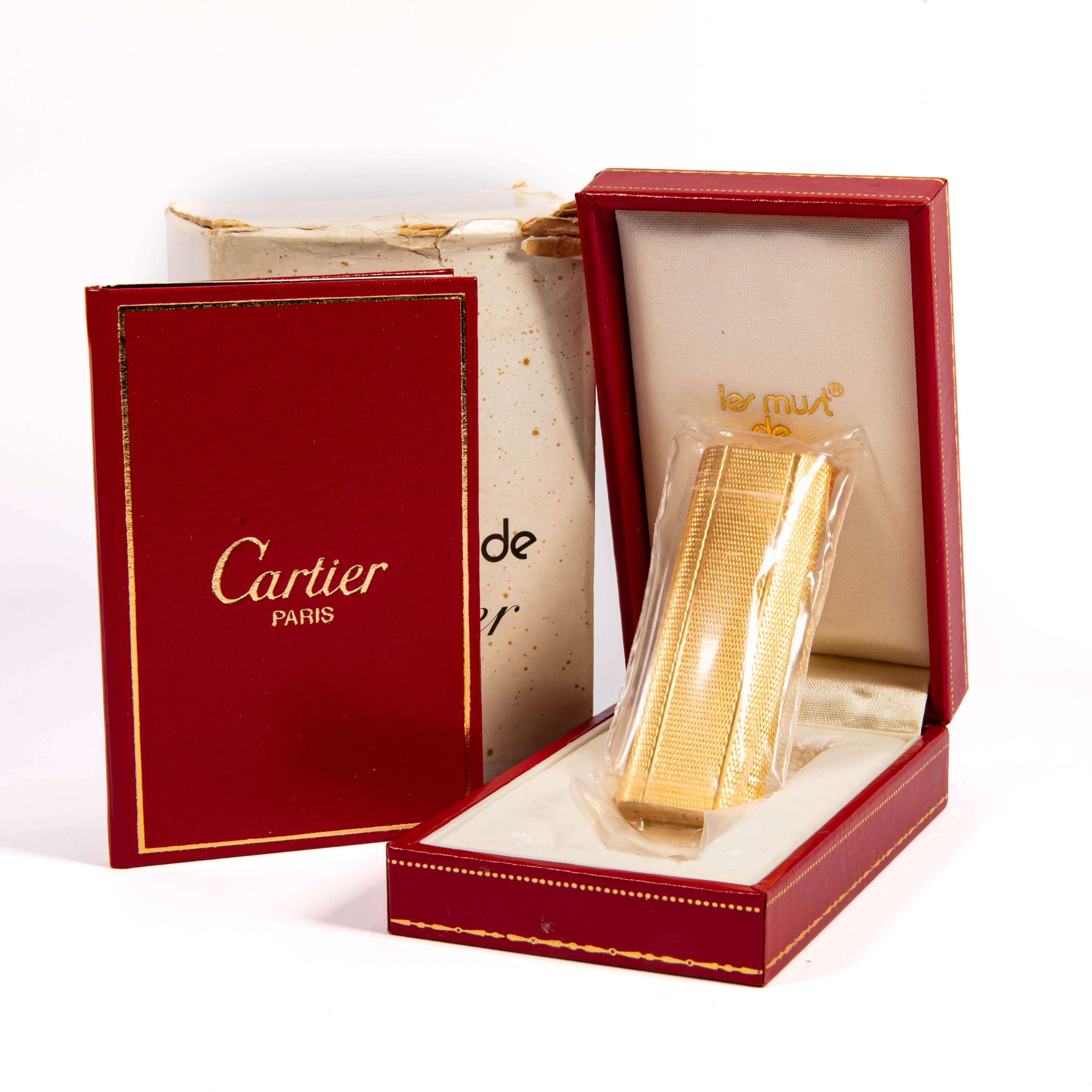 Réputée pour son savoir-faire inégalé et son art luxueux, la Maison Cartier a définitivement inscrit son nom dans les annales de la haute couture et des accessoires haut de gamme. Depuis plus d'un siècle, Cartier est la quintessence de la