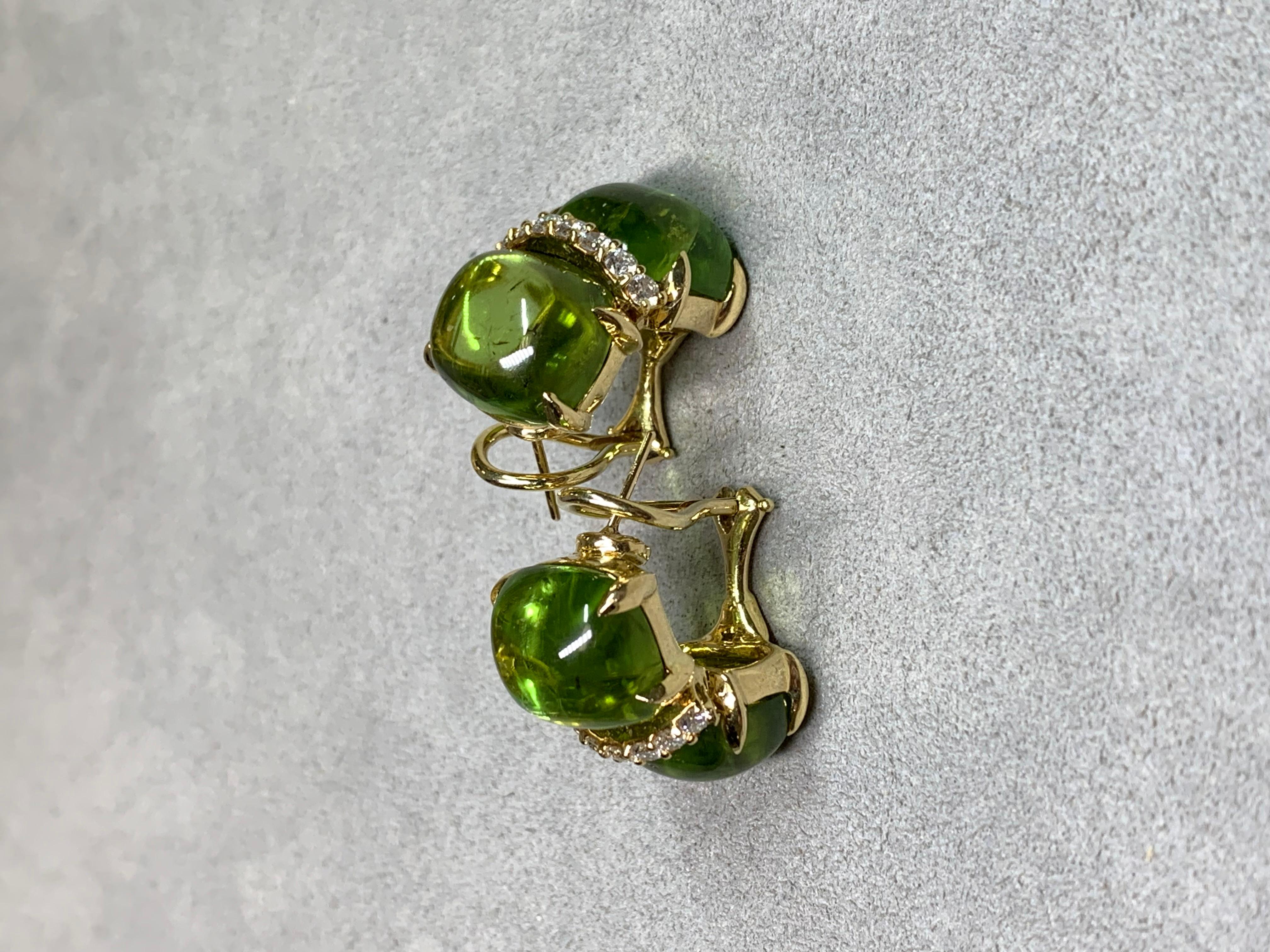 Vintage Seaman Schepps 18K Gelbgold Cabochon Peridot Diamant Huggie Ohrringe im Zustand „Gut“ im Angebot in Winter Springs, FL