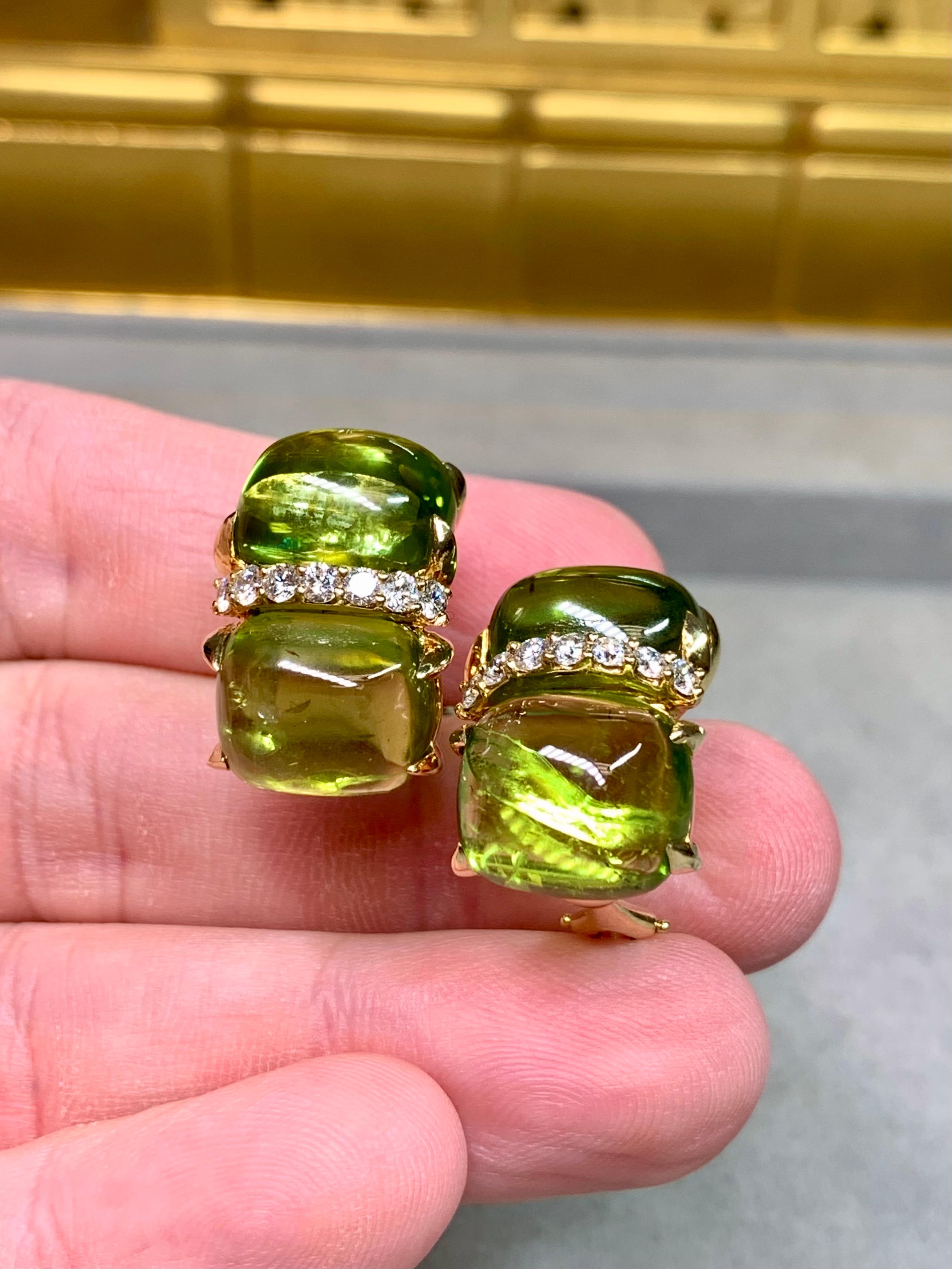 Vintage Seaman Schepps 18K Gelbgold Cabochon Peridot Diamant Huggie Ohrringe im Angebot 4