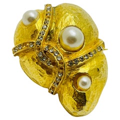 Vintage seashel gold tone pearls rhinestones designer brooch