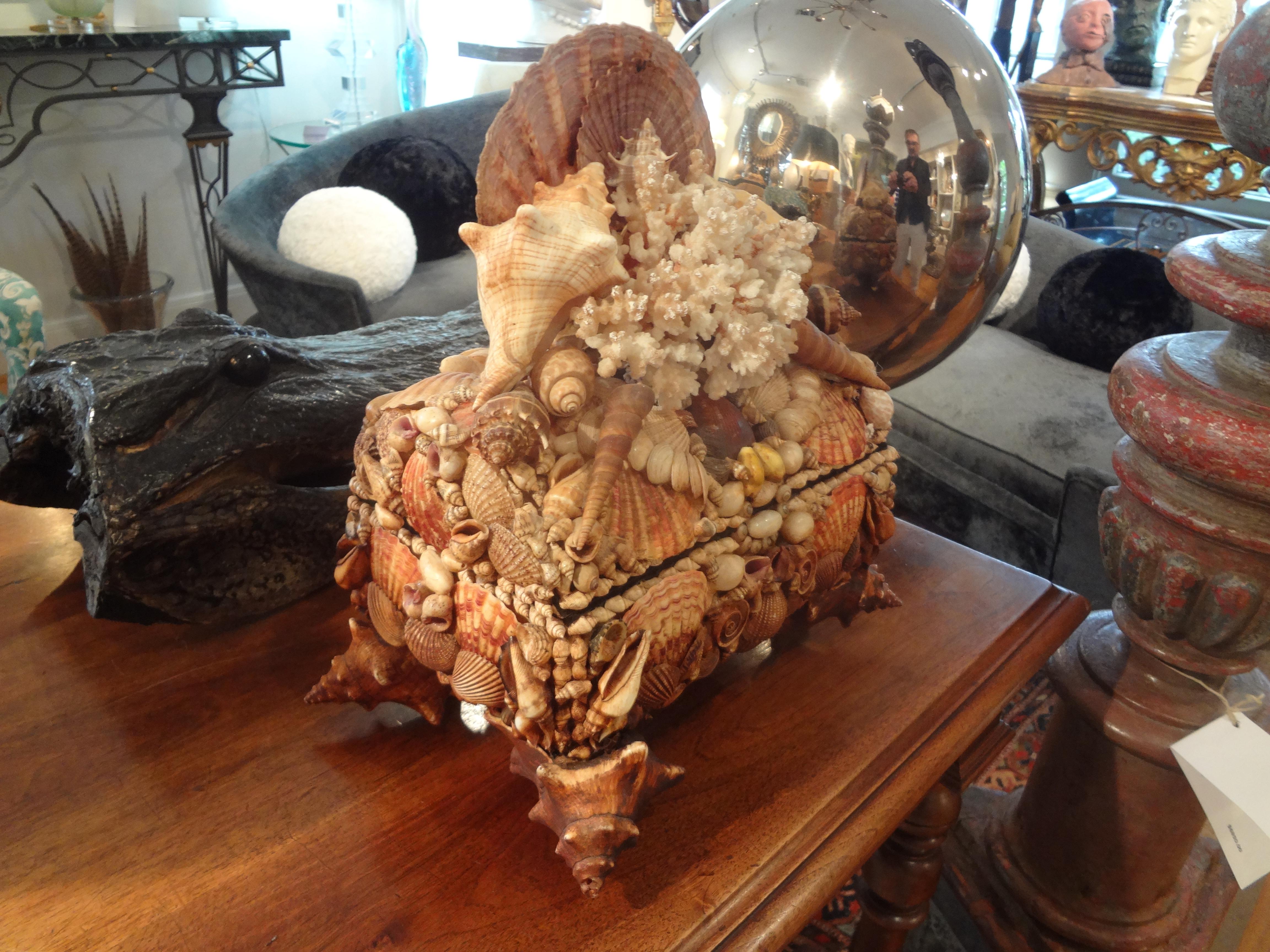 Vintage Seashell and Coral Encrusted Decorative Box In Good Condition In Houston, TX