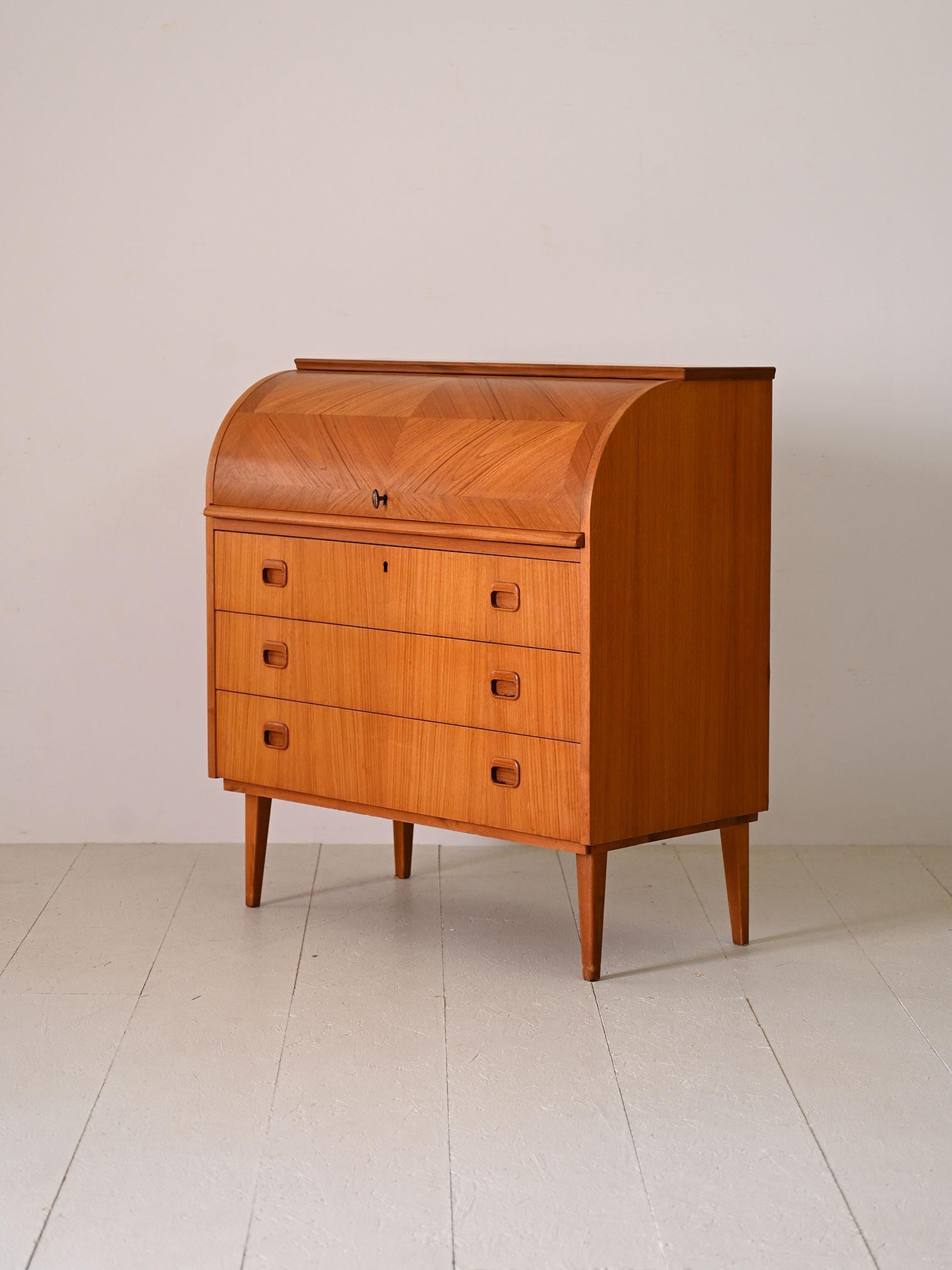 Vintage secretaire with pull-out desk In Good Condition In Brescia, IT