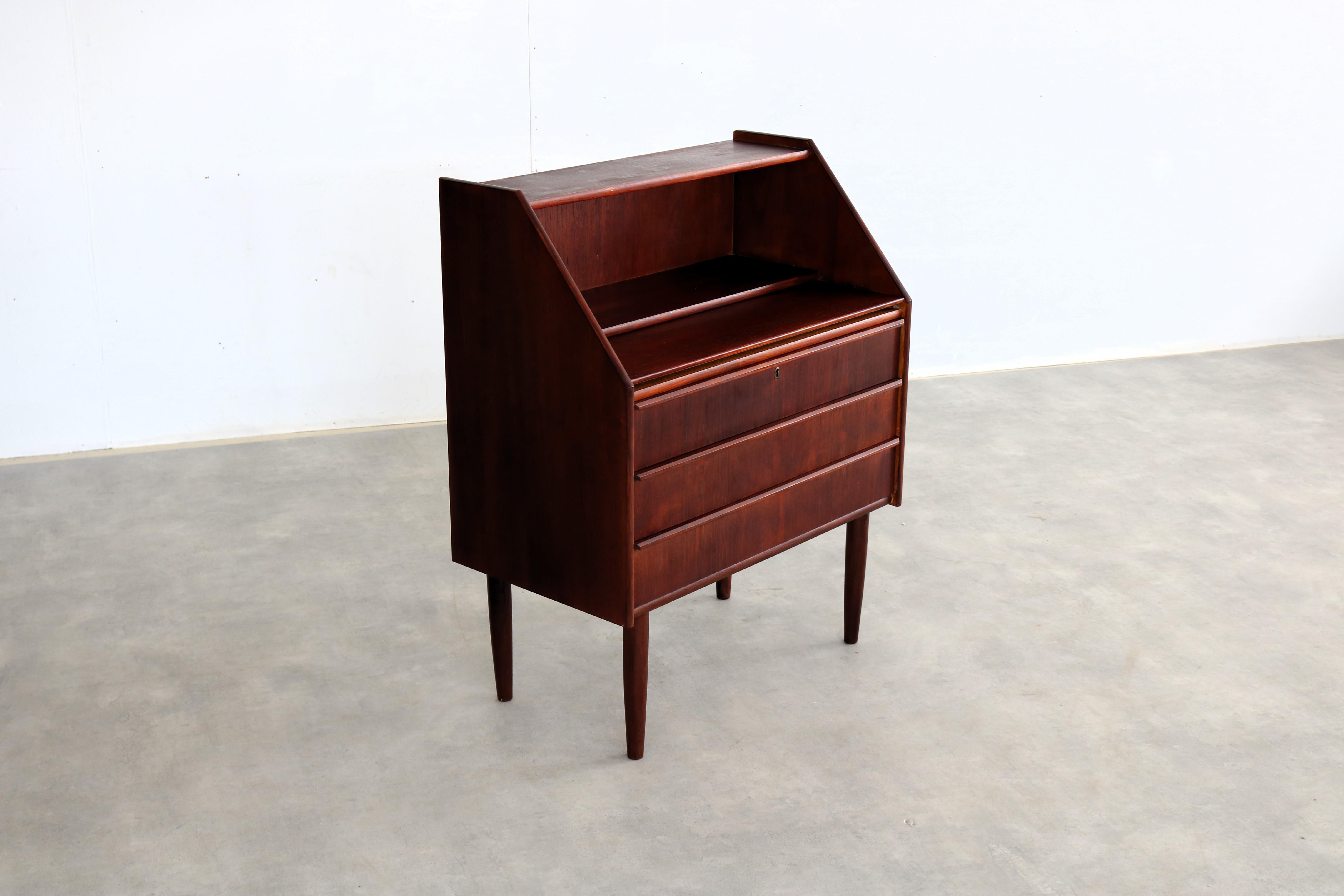 secretaria vintage  armario  cómoda  1960s  Danés mediados del siglo XX en venta