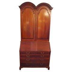 Scrivania vintage in Wood alta con scomparti nascosti