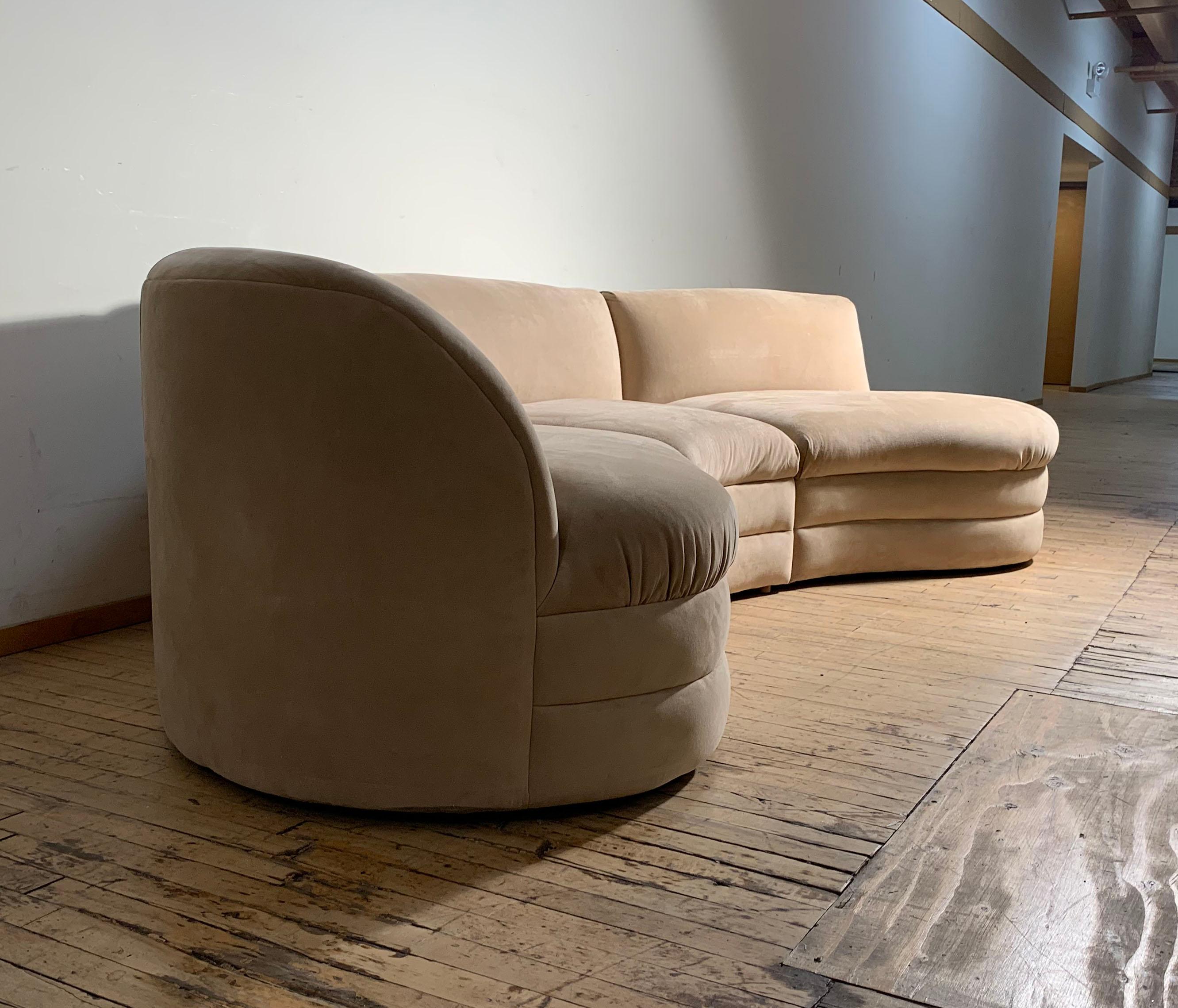 Vintage Sectional Cloud Sofa attributed to Vladimir Kagan for either Directional or Weiman.


Original fabric. Wear to the fabric especially to the top seating area. as shown in photos there appears to be soiling. The fabric is a bit worn as well on