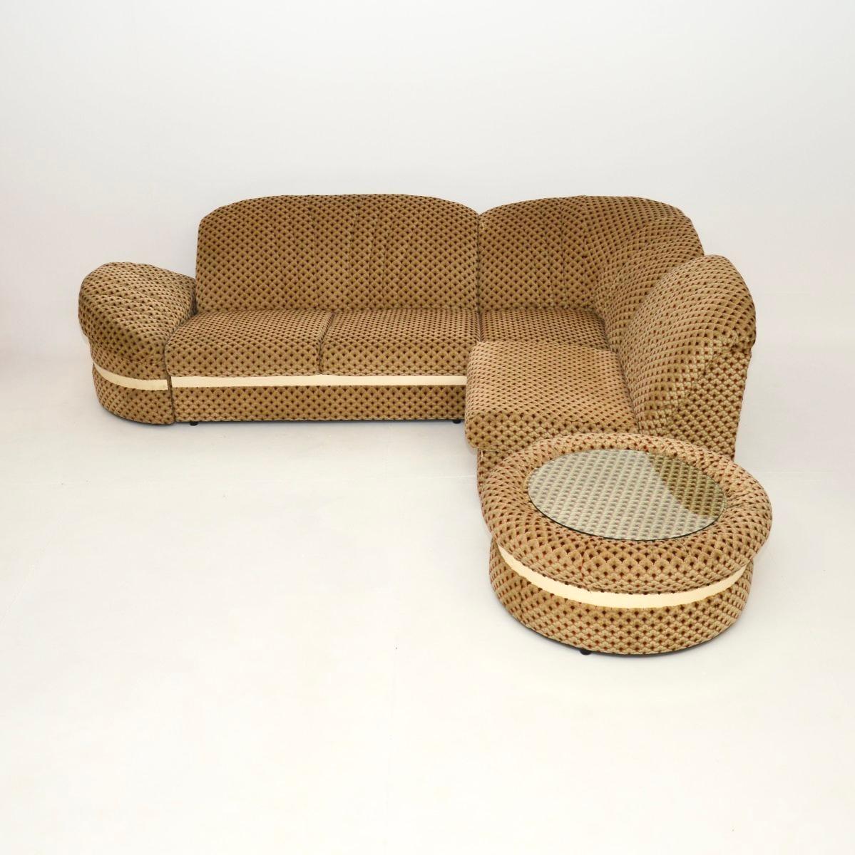 Canapé d'angle sectionnel et table vintage Bon état - En vente à London, GB