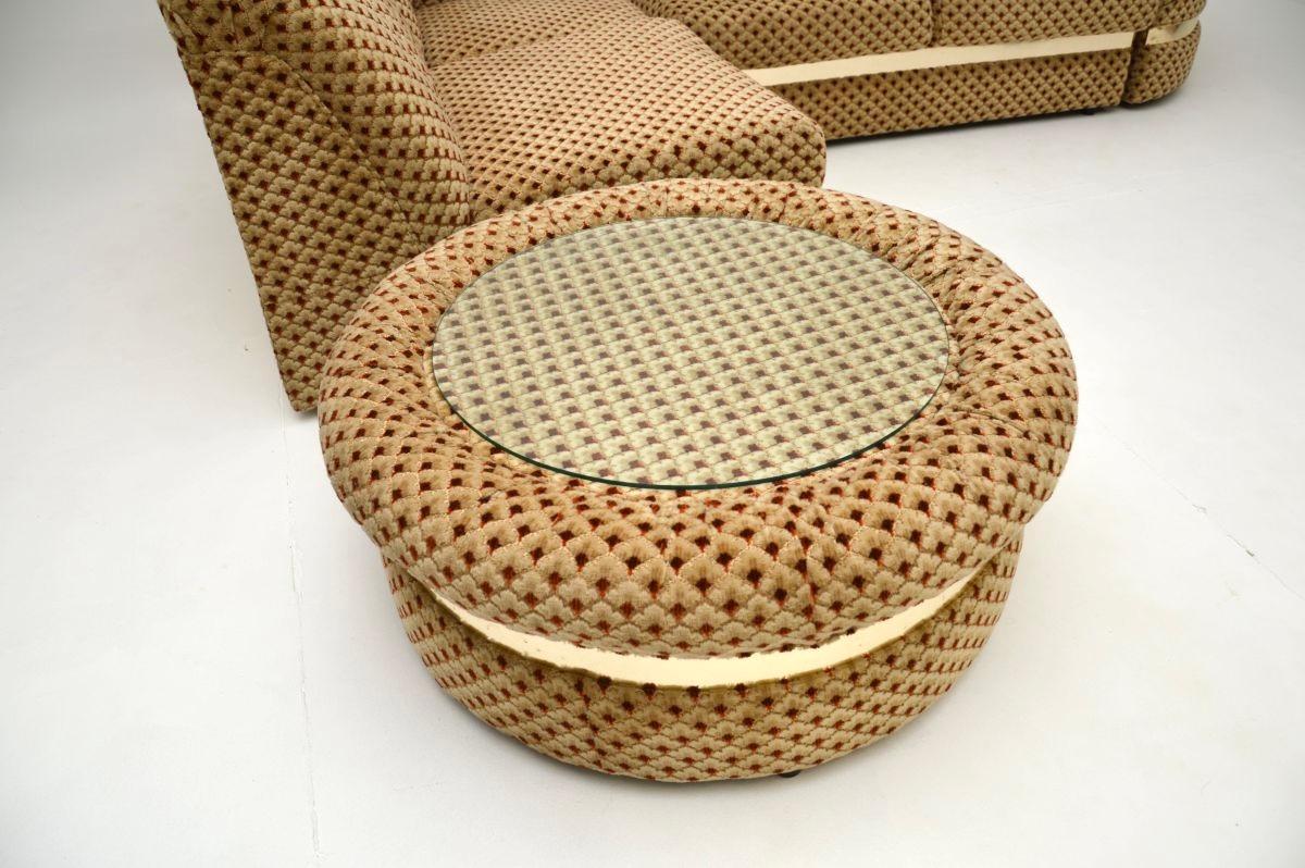 Tissu Canapé d'angle sectionnel et table vintage en vente