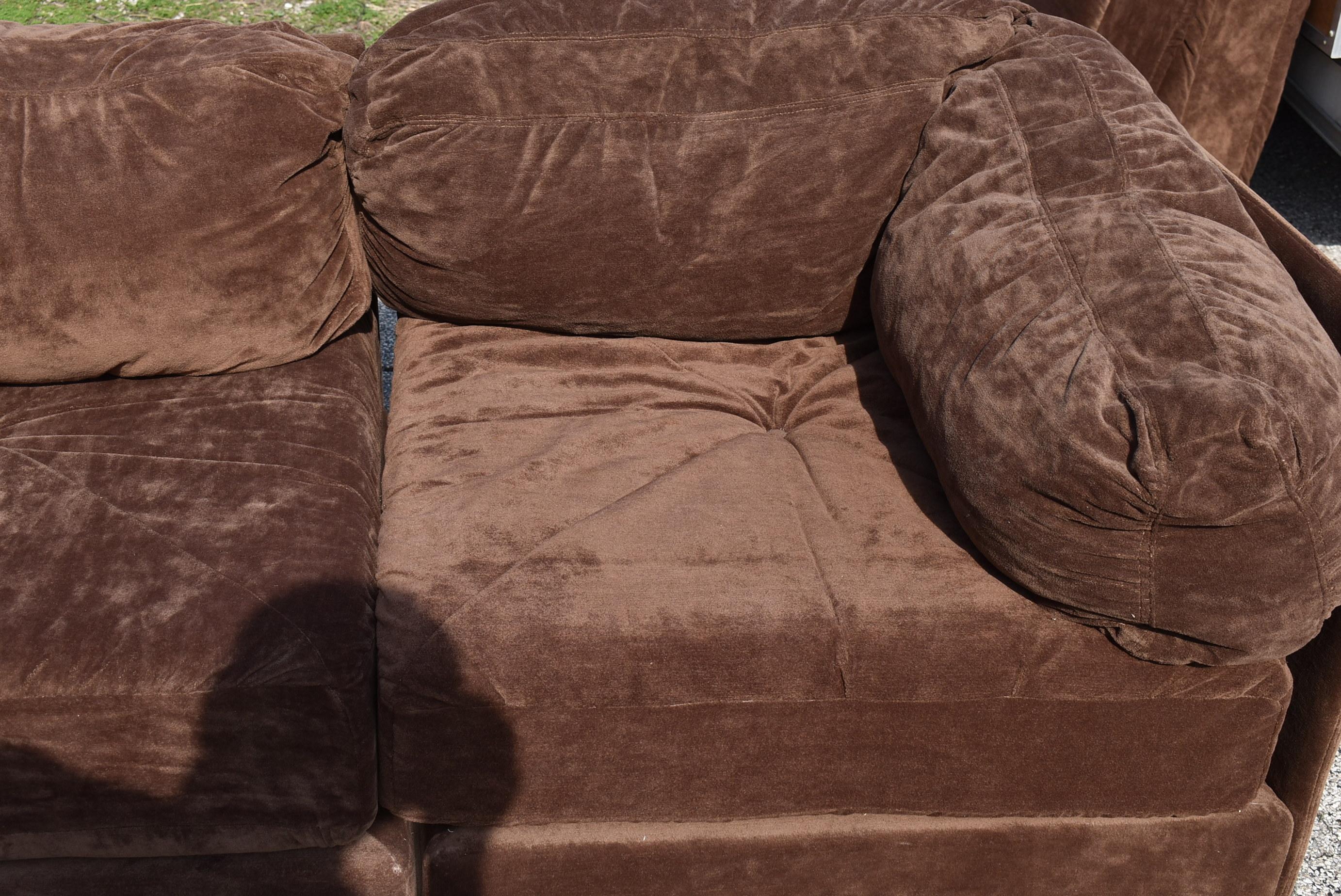 Nord-américain Canapé sectionnel vintage Pit Sofa by Kroehler Chocolate Brown Suede Like Fabric