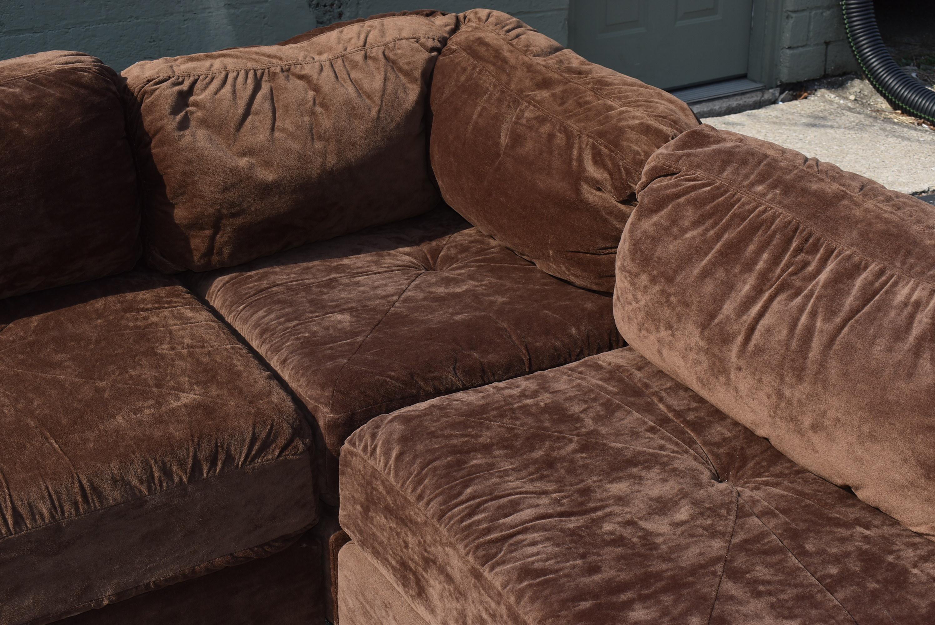Canapé sectionnel vintage Pit Sofa by Kroehler Chocolate Brown Suede Like Fabric Bon état à Toledo, OH