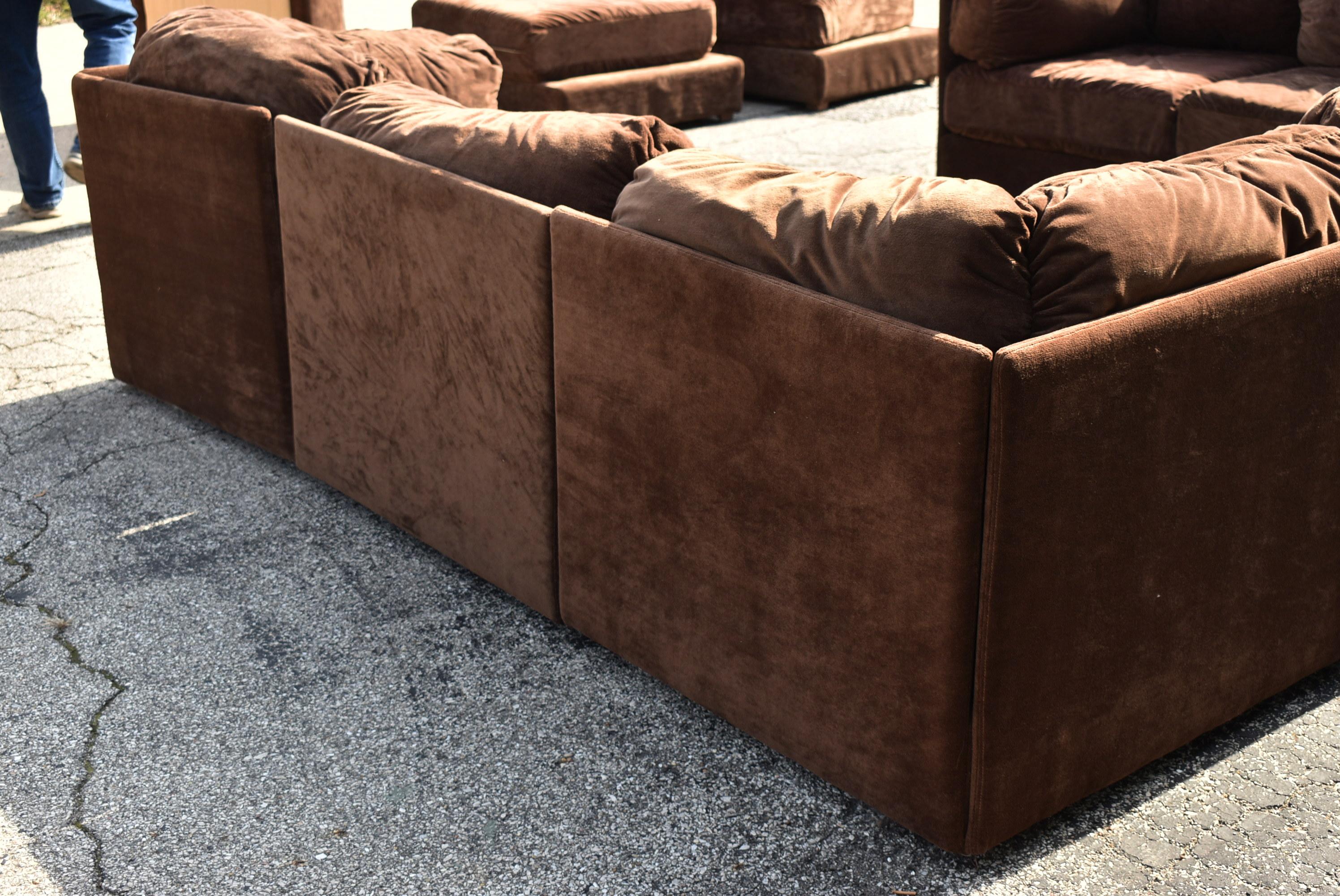 20ième siècle Canapé sectionnel vintage Pit Sofa by Kroehler Chocolate Brown Suede Like Fabric