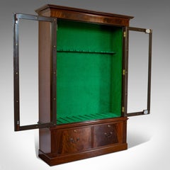 Vintage Secure Display Cabinet:: Englisch:: Mahagoni:: Waffenschrank:: Asprey of London