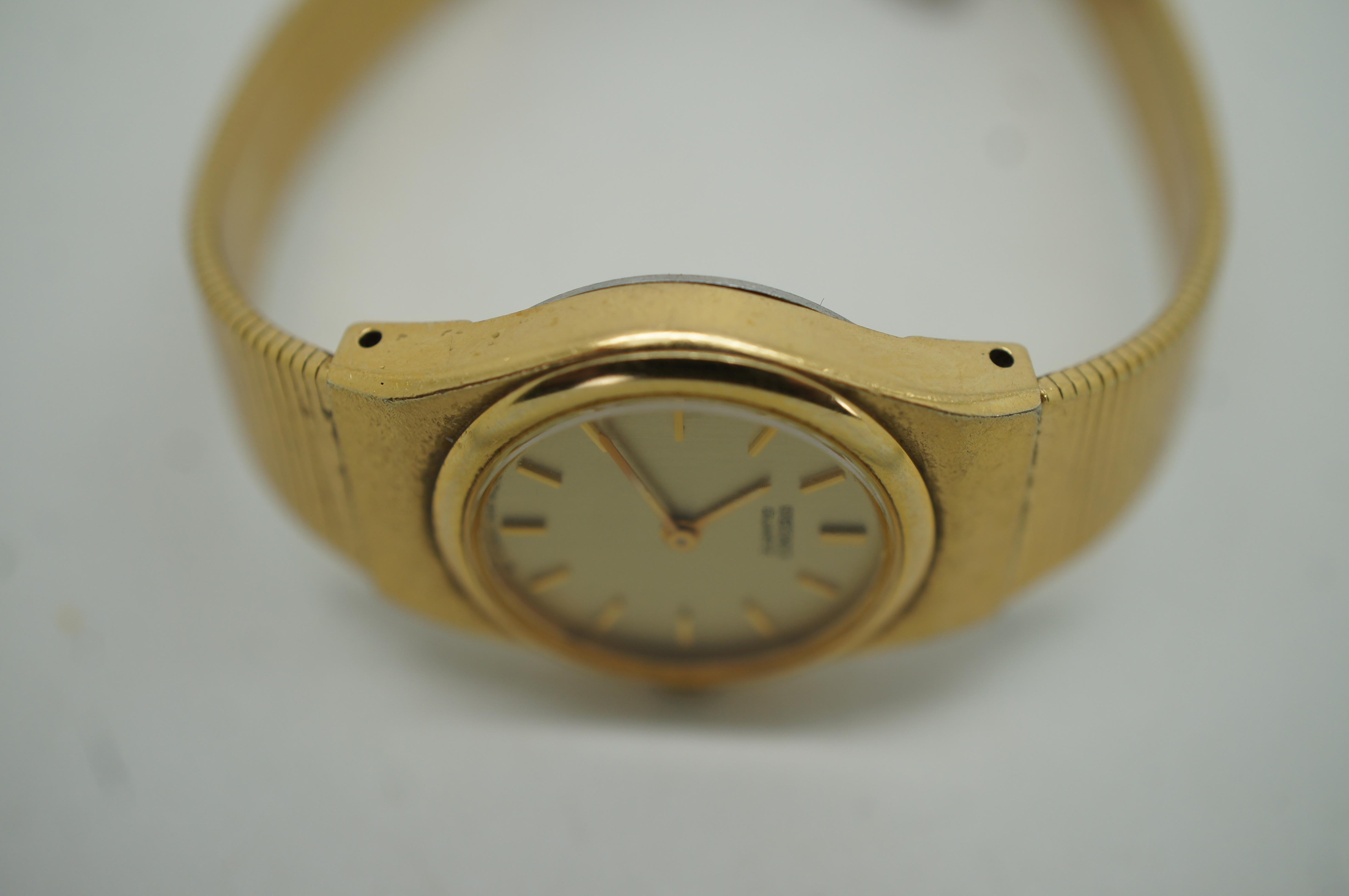 Vintage Seiko Quartz Gold Tone Retro Ladies Stretch Band Wrist Watch 971936 In Good Condition In Dayton, OH