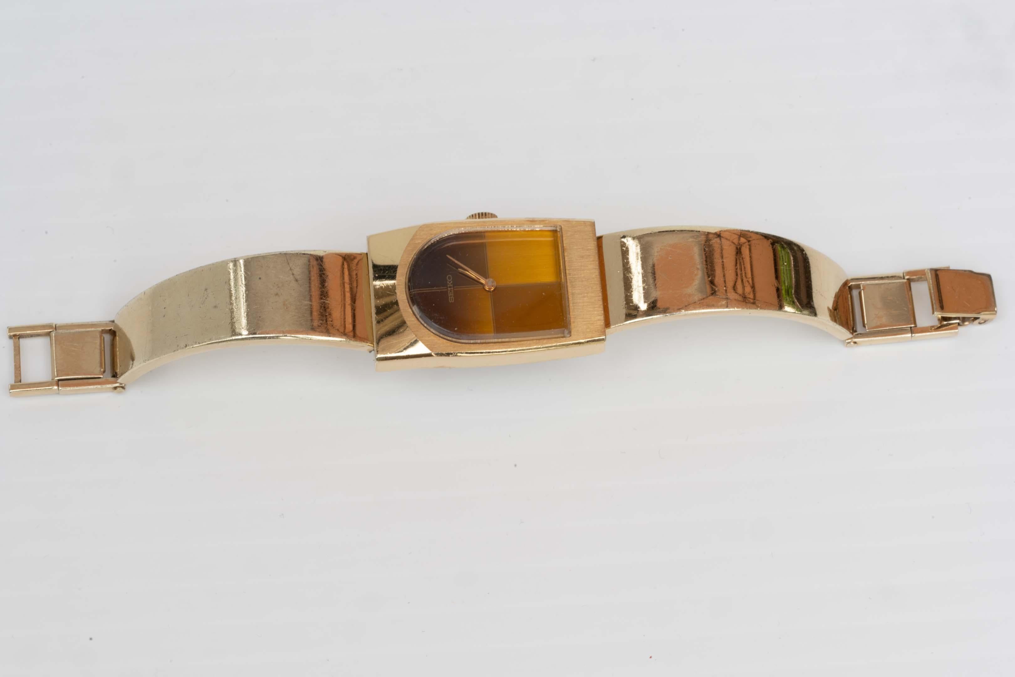 Vintage Seiko rectangular shaped hand winding ladies watch ref 11-8349. Gold tone on a metal base, the case measures 31mm x 21mm including the crown. Will fit a 5 1/2 inches wrist. Made in Japan 1980-90, in working order. In good condition.