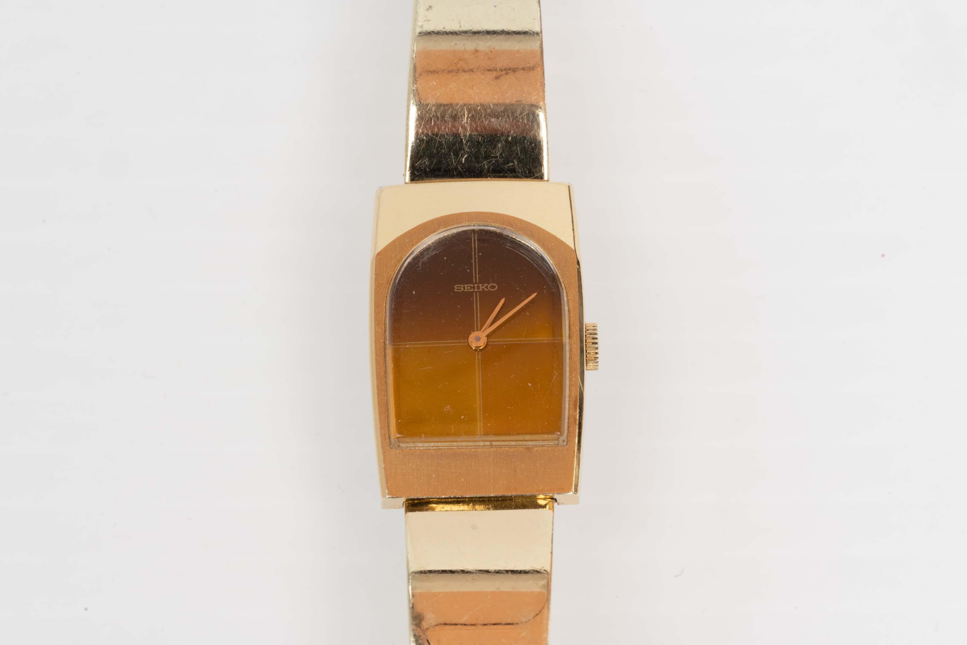 Vintage Seiko Rectangular Mechanical Ladies Watch 11-8349 In Good Condition In Montreal, QC