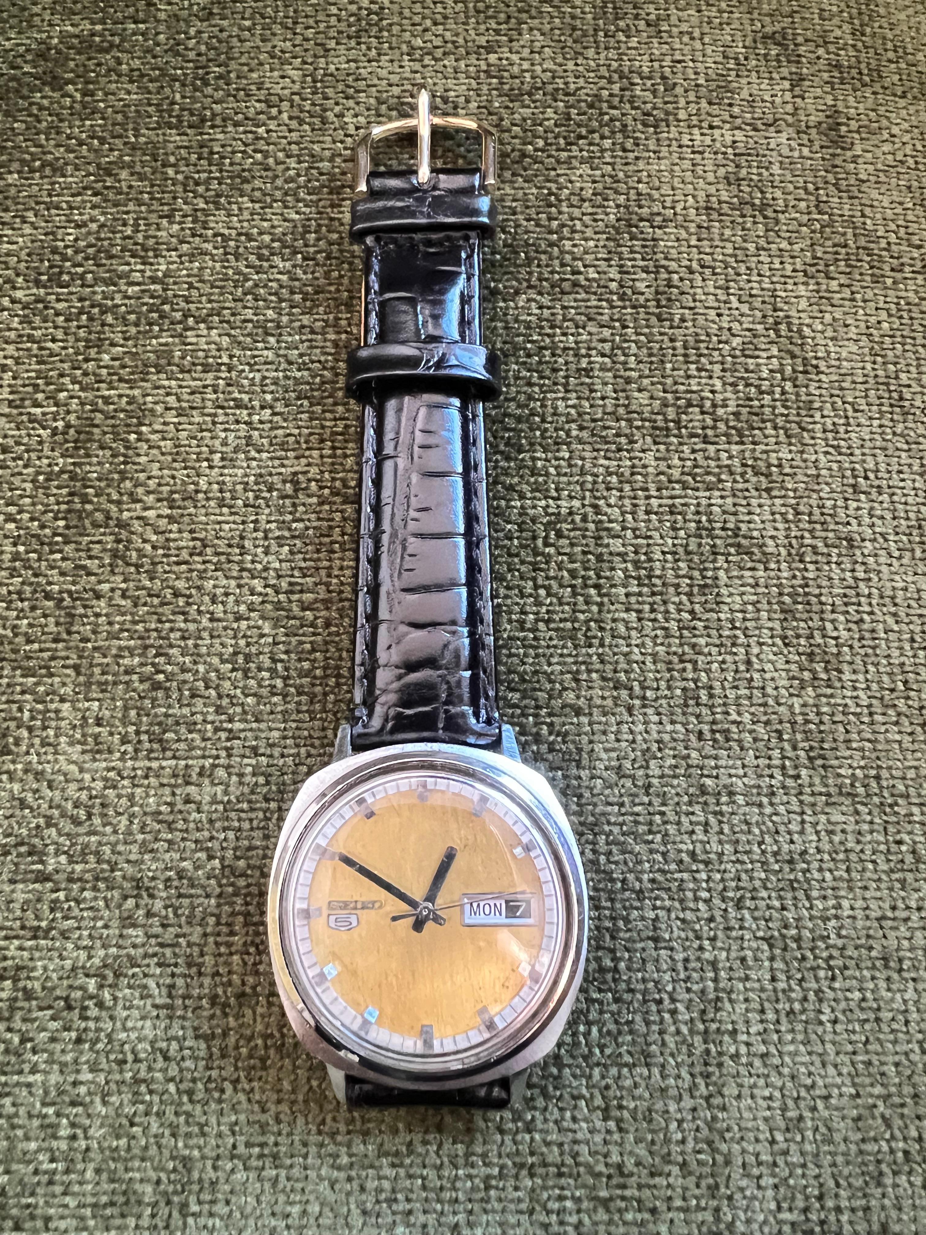 Vintage Seiko Gelbes Vintage-Zifferblatt Sport, 5 Serie Ausgezeichneter Arbeitszustand ca. 70er Jahre im Zustand „Hervorragend“ im Angebot in New York, NY