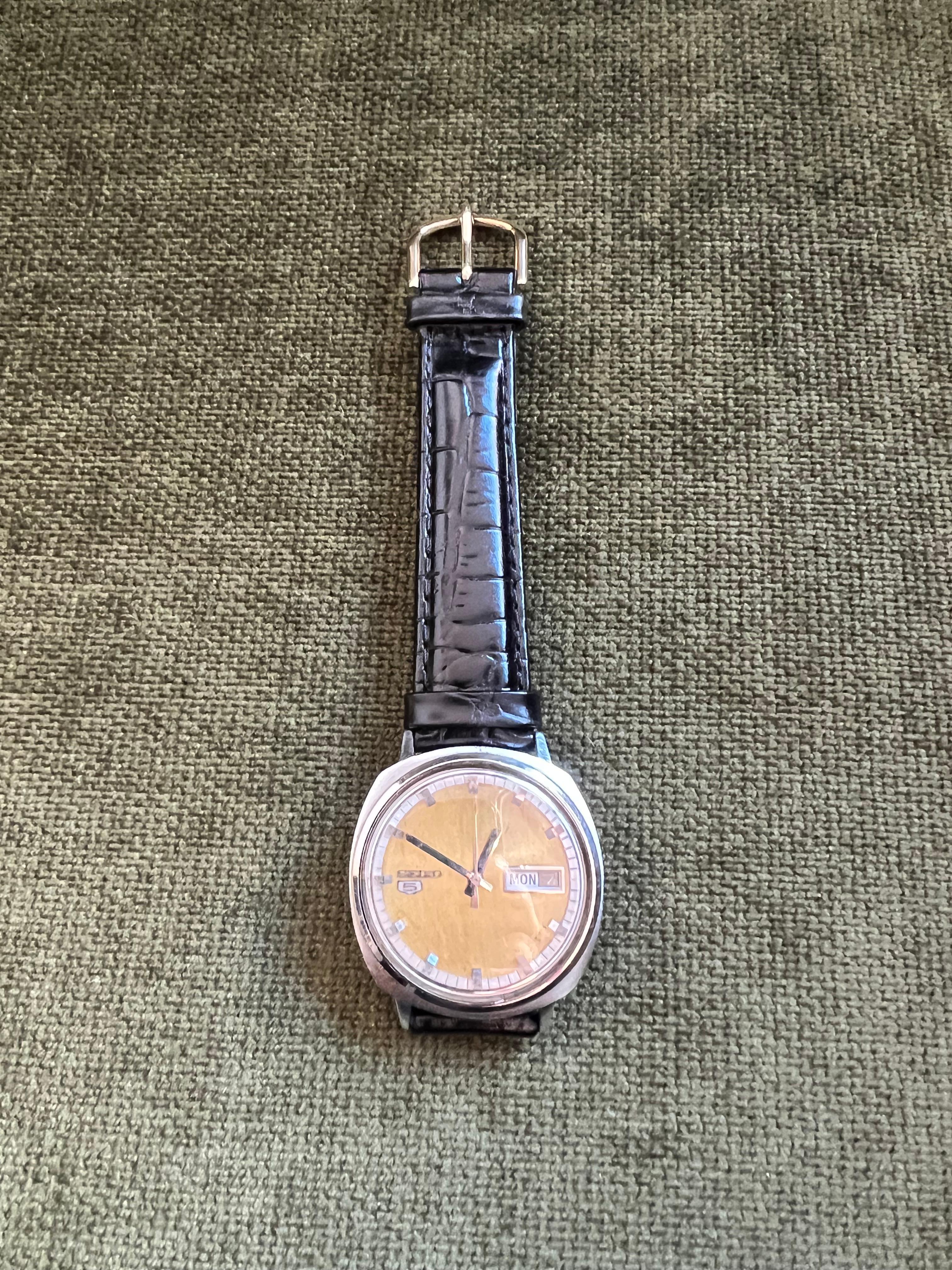 Vintage Seiko Gelbes Vintage-Zifferblatt Sport, 5 Serie Ausgezeichneter Arbeitszustand ca. 70er Jahre für Damen oder Herren im Angebot
