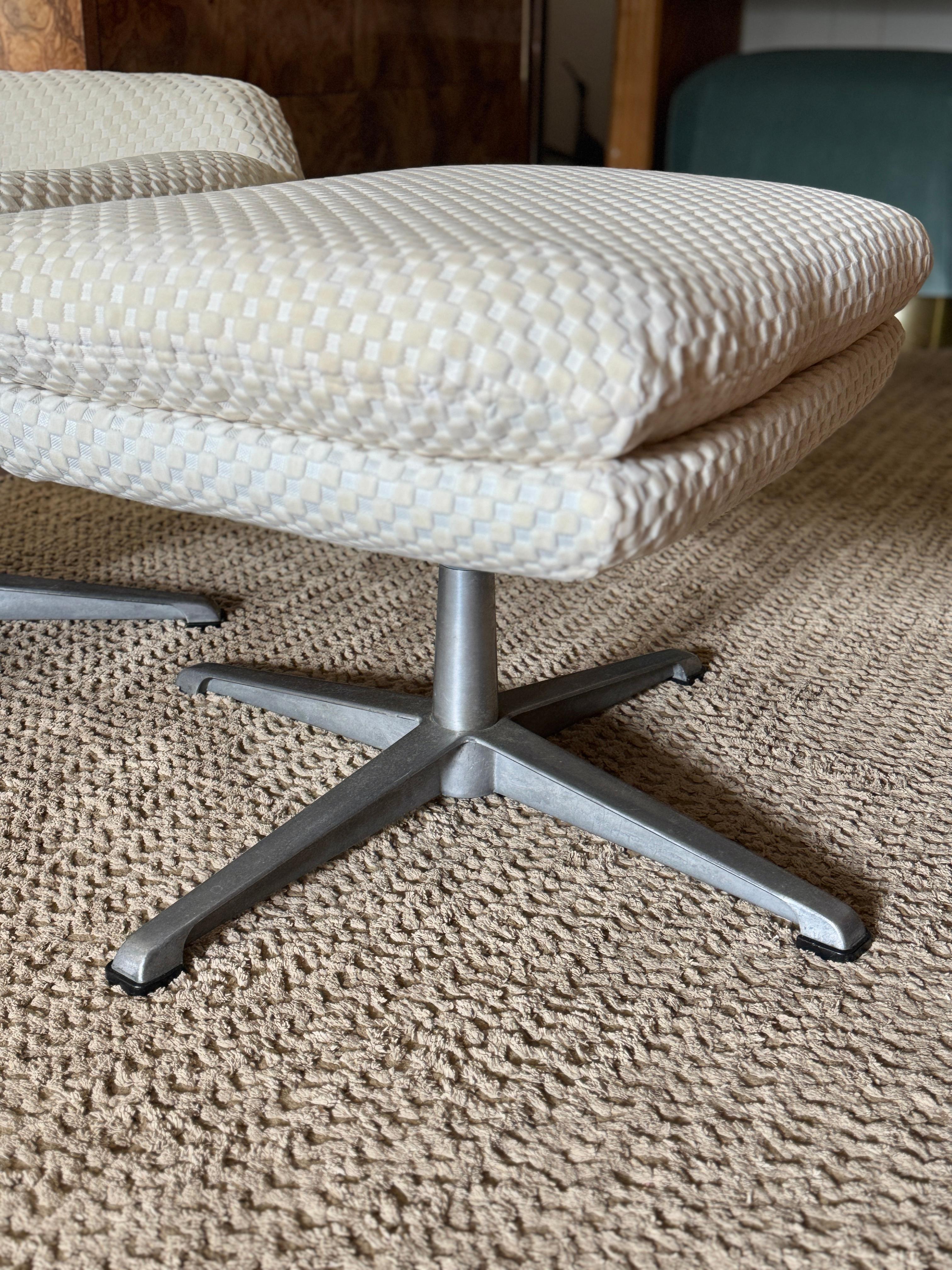 Vintage Selig Swedish modern swivel recliner lounge chair with ottoman 4