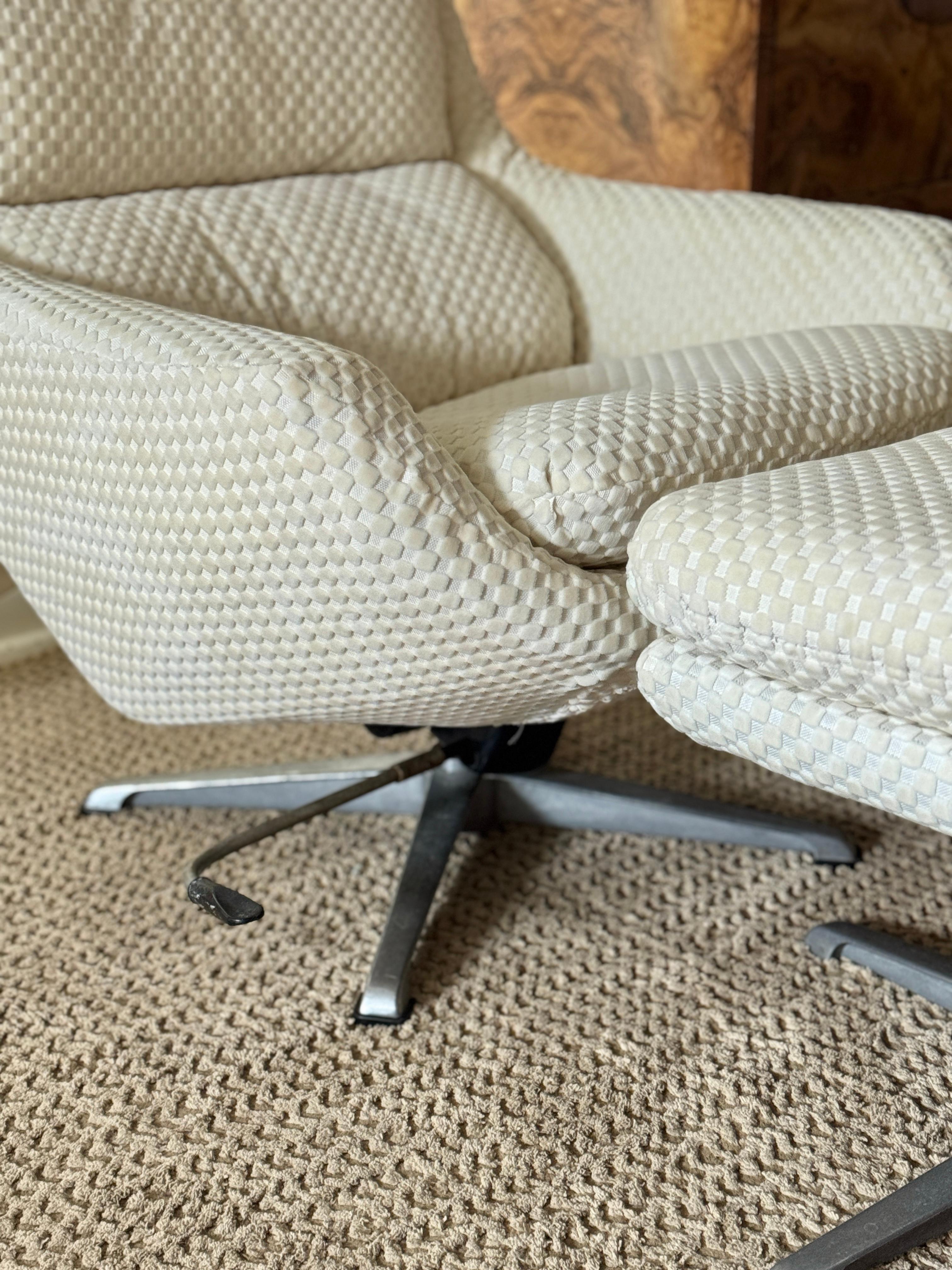 Vintage Selig Swedish modern swivel recliner lounge chair with ottoman 5
