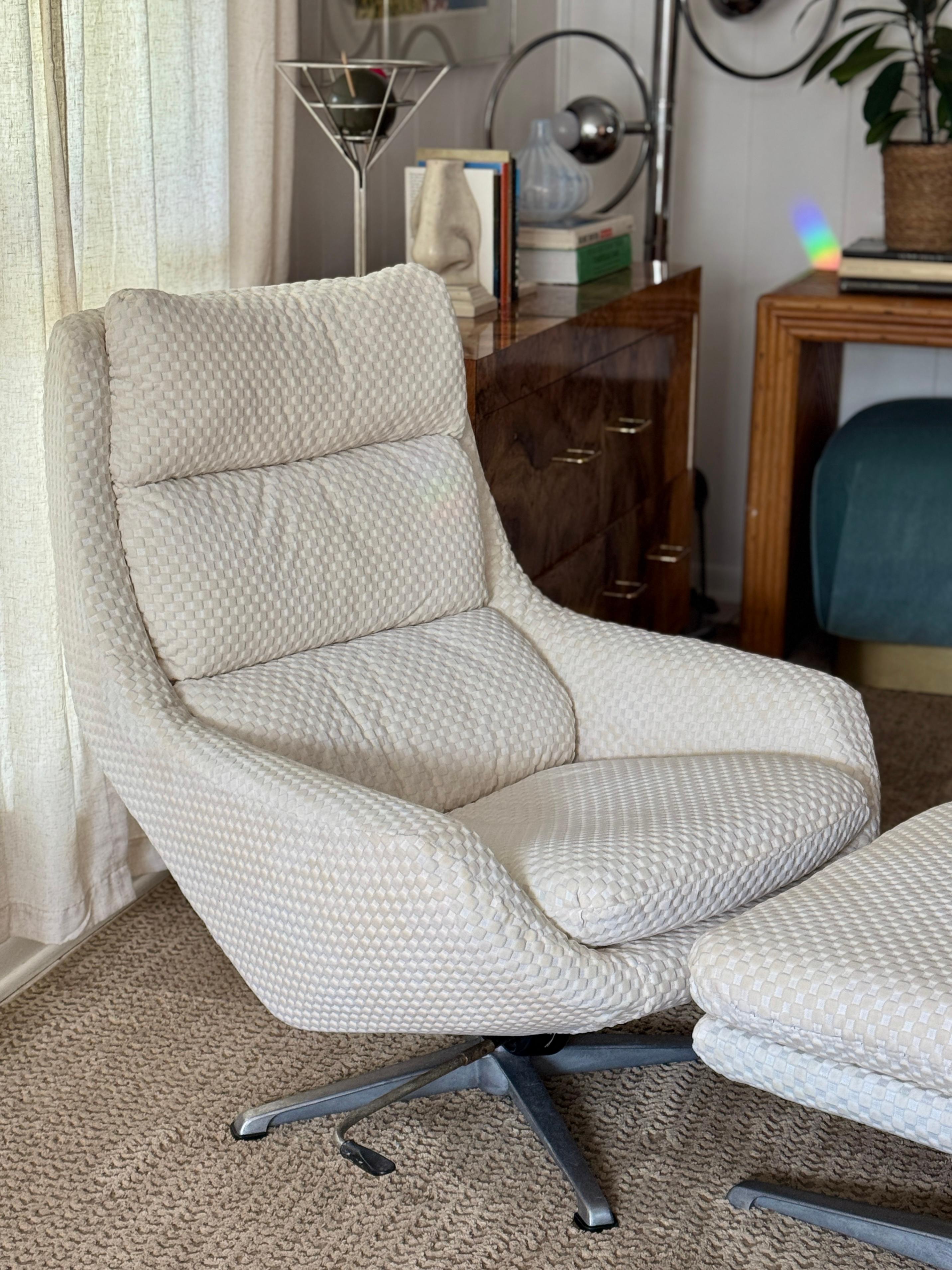 Vintage Selig Swedish modern swivel recliner lounge chair with ottoman 8