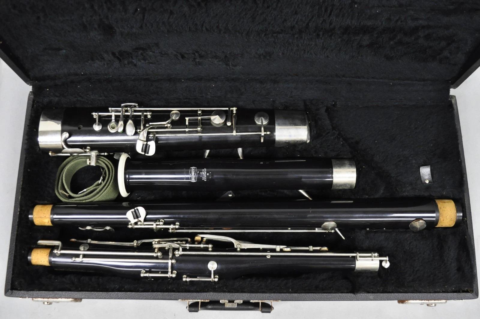 Fagotto Selmer Bundy 1432 Black Resonite Student d'epoca con custodia e accessori, matricola n. 2654. Circa alla fine del XX secolo. Misure: Cassa: 4